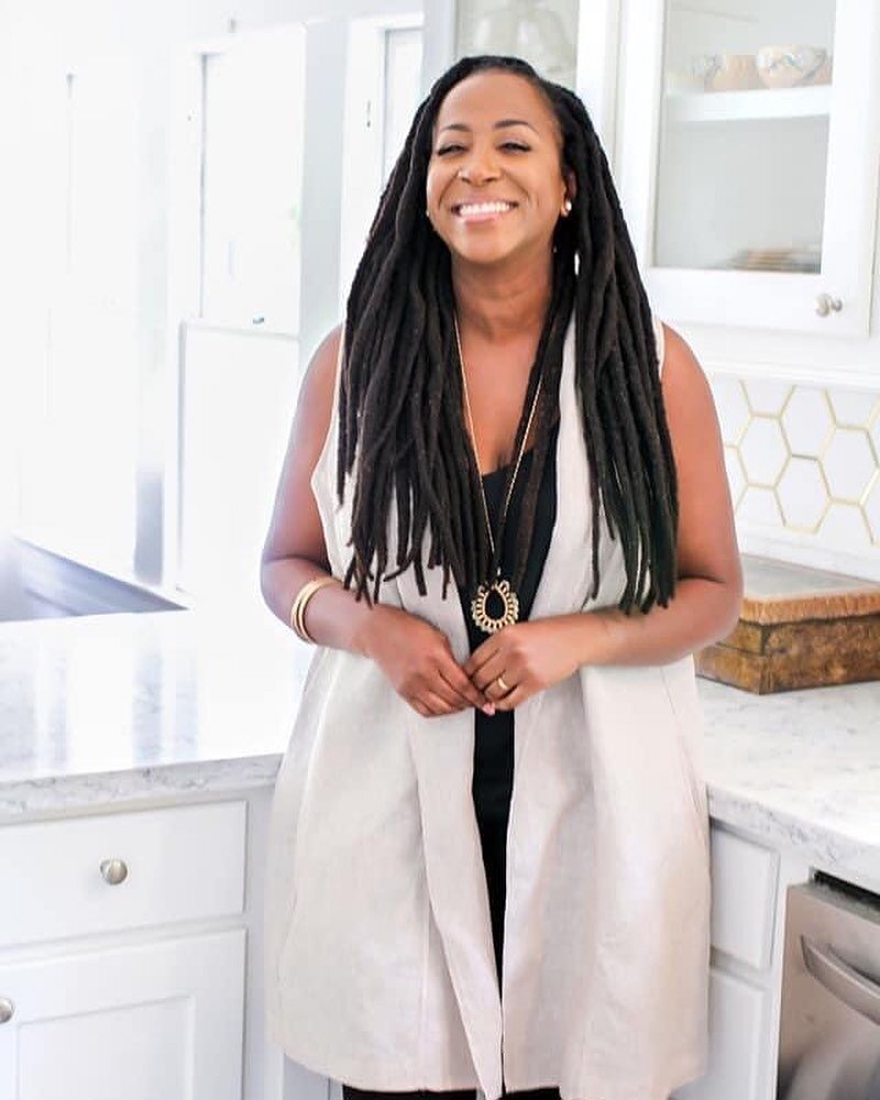 🎙 Let me introduce myself 🙋🏾&zwj;♀️ Hi!  I&rsquo;m Kelyn Allen - I&rsquo;m a proud Trini 🇹🇹 wife, mom, wine lover, and principal Luxury Pro Organizer &amp; Interior Designer at Detailed Spaces in Houston TX 🌿 I&rsquo;d love to connect with you 
