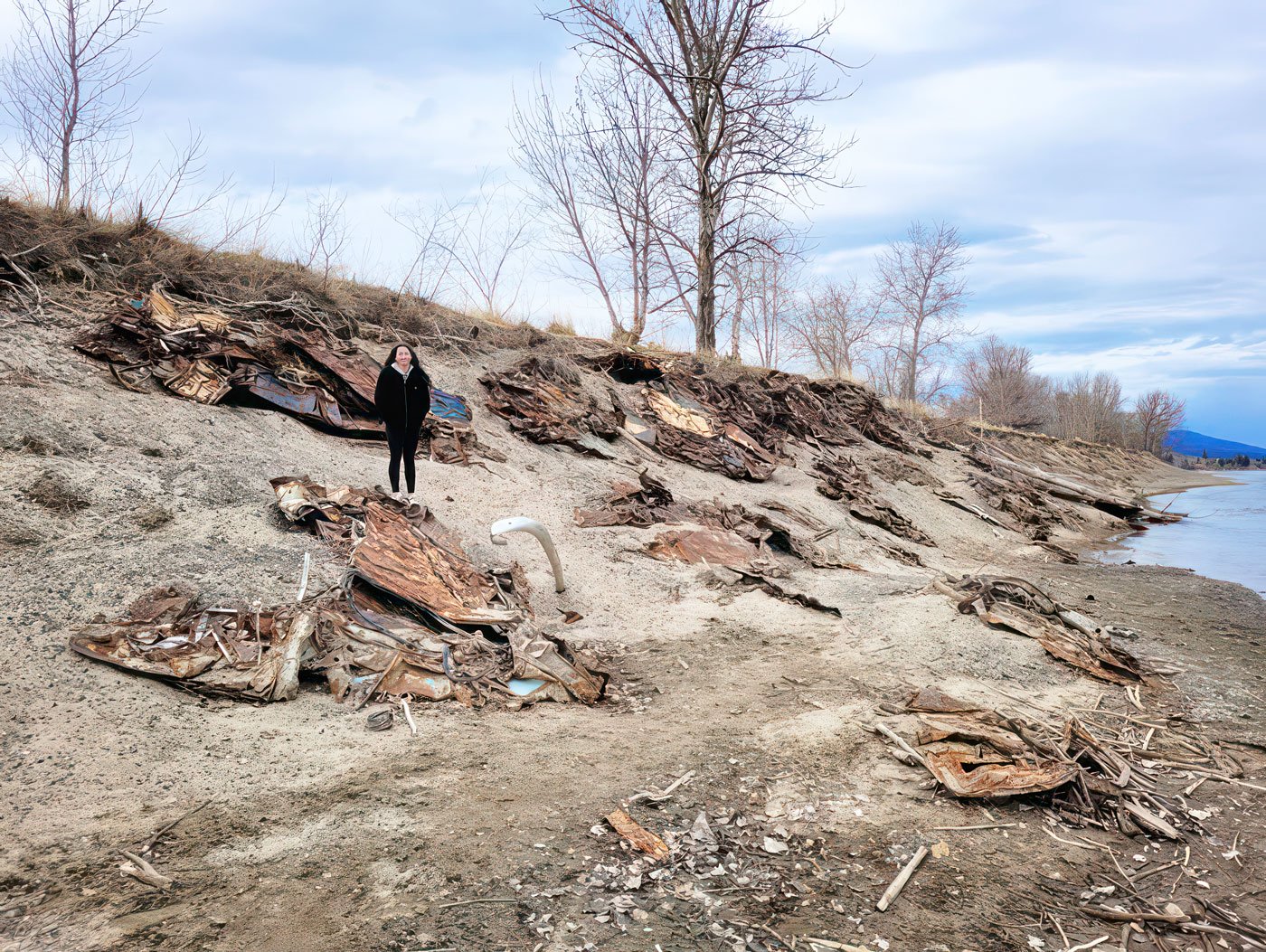 Riverbank cleanup needs a traffic cop