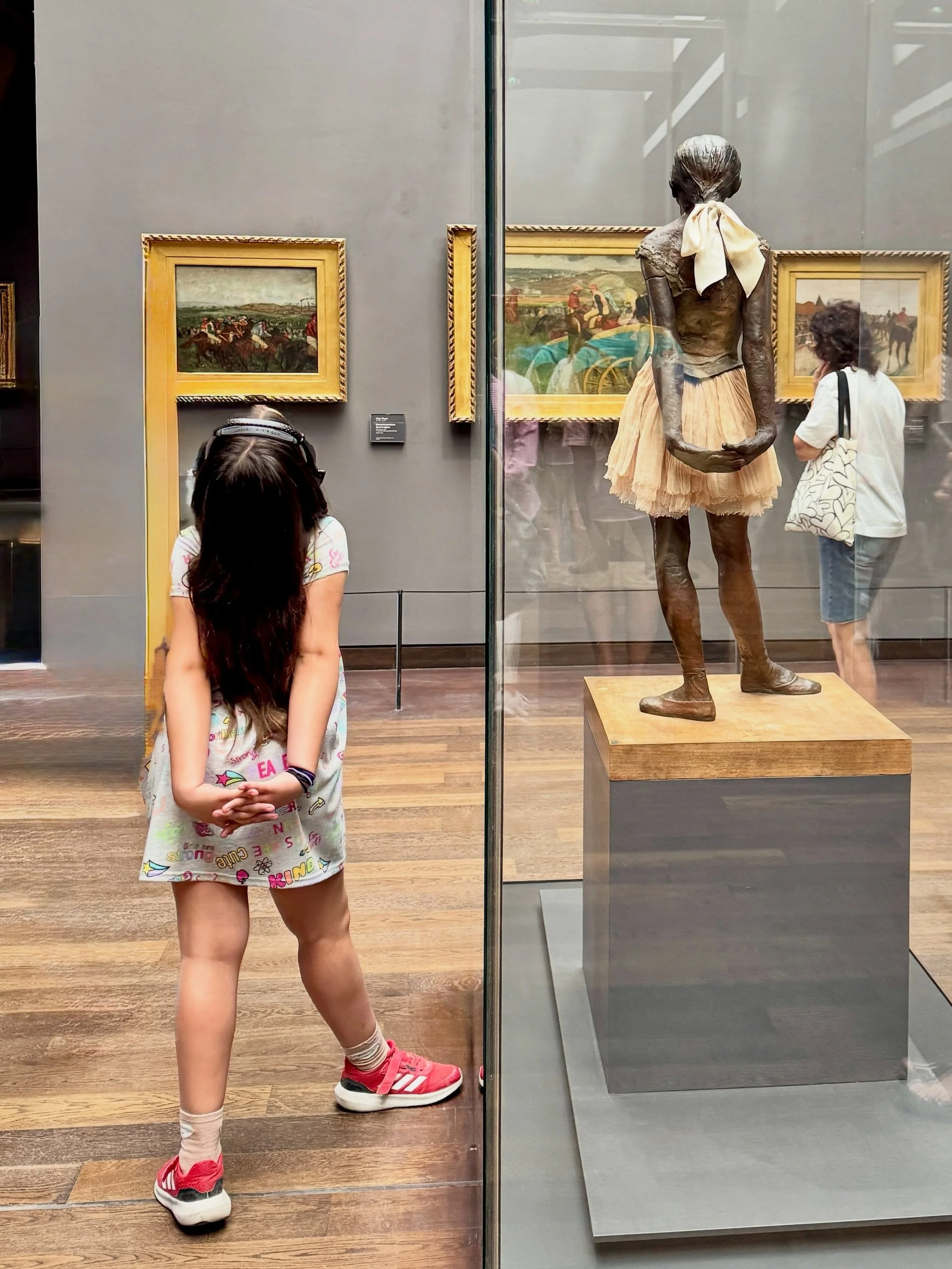 🇫🇷 𝐏𝐚𝐫𝐢𝐬 𝐝𝐚𝐲𝐬 &thinsp;
&thinsp;
So many museums and chocolate mousses, so little time. 

#franceretreat #paris #parisadventures #kimjamesretreats #kimlarkinadventures