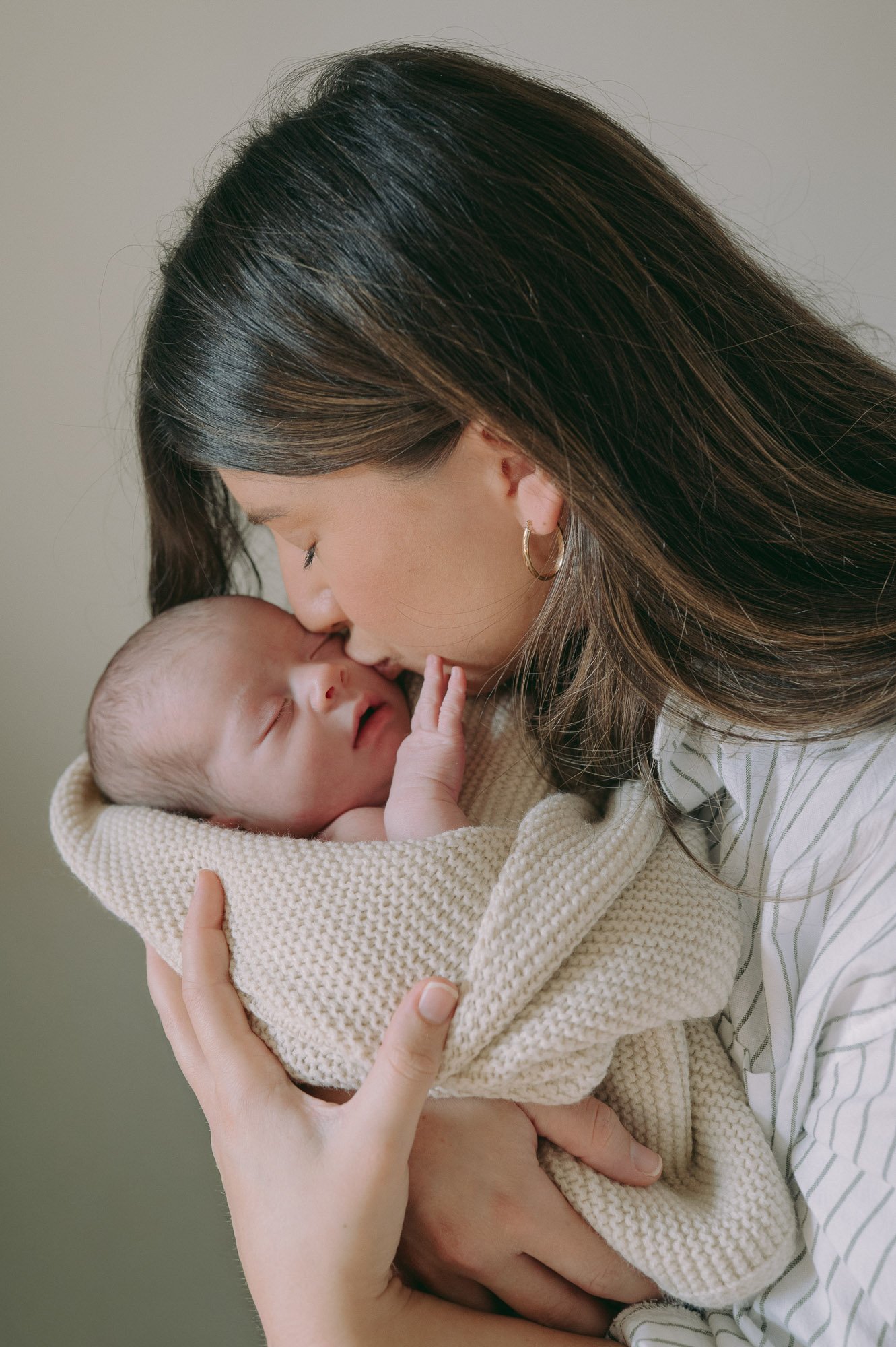 MATERNITY-MOTHERHOOD-IN-HOME-SESSION-DC-PHOTOGRAPHER-LIZRACHELPHOTO-39.jpg