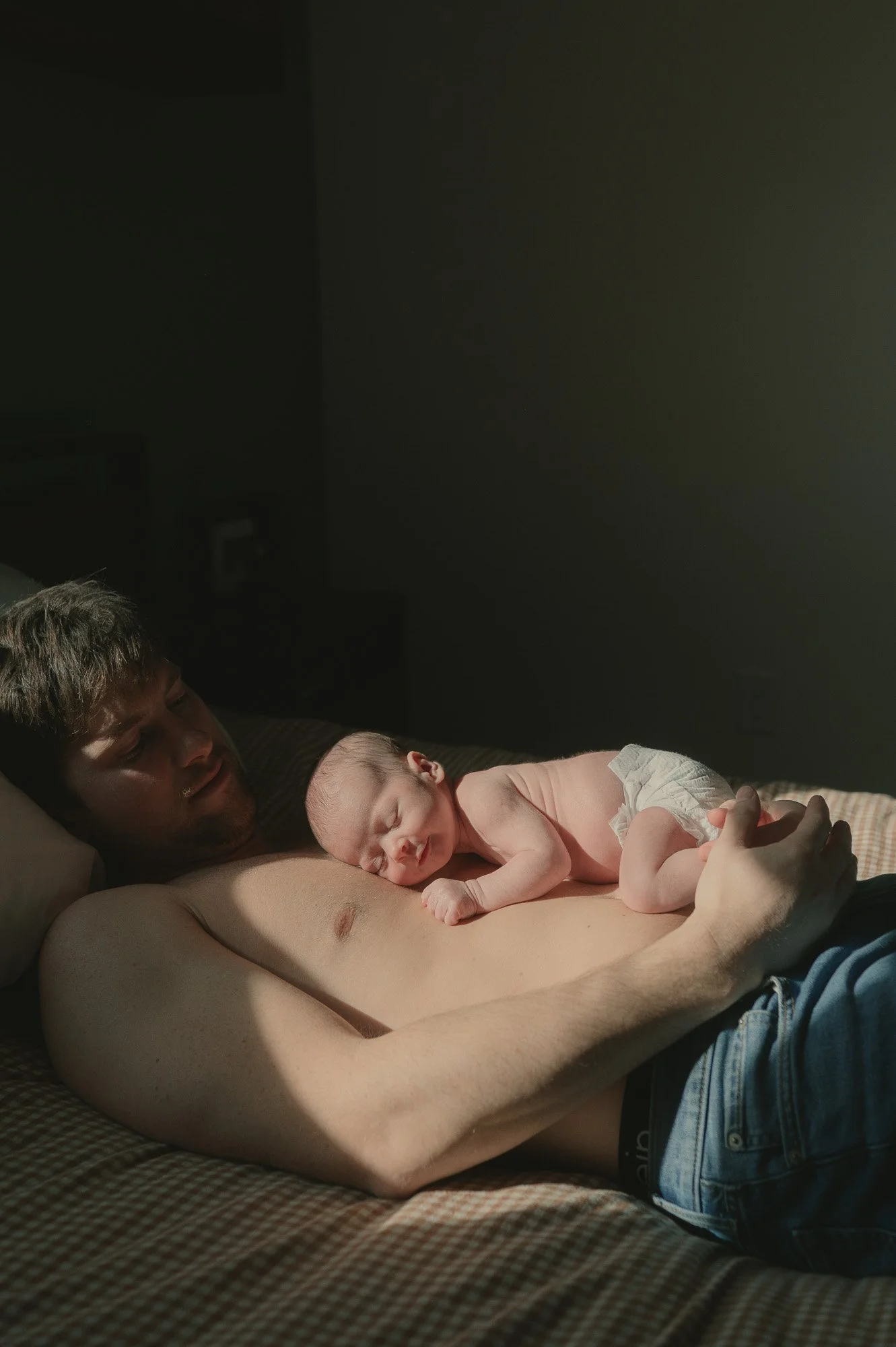 MATERNITY-MOTHERHOOD-IN-HOME-SESSION-DC-PHOTOGRAPHER-LIZRACHELPHOTO-13.jpg