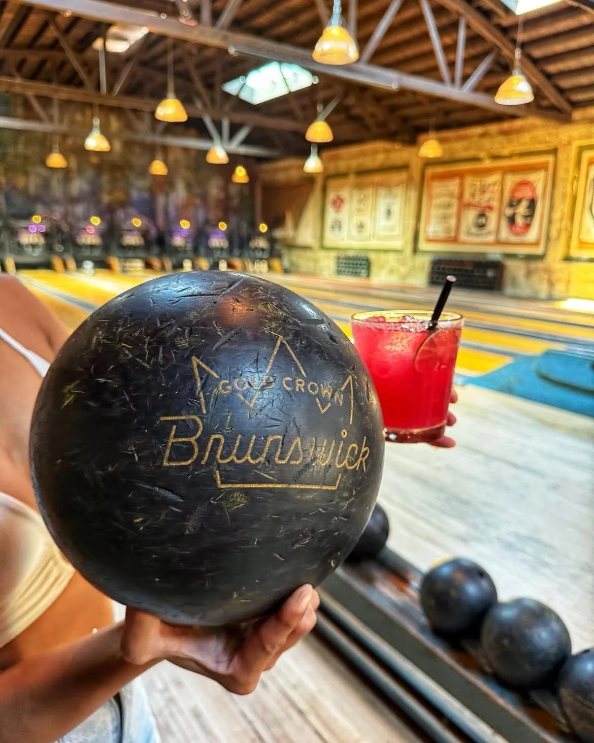 Best Bowling Venues Offering Bar and Lounge Experience