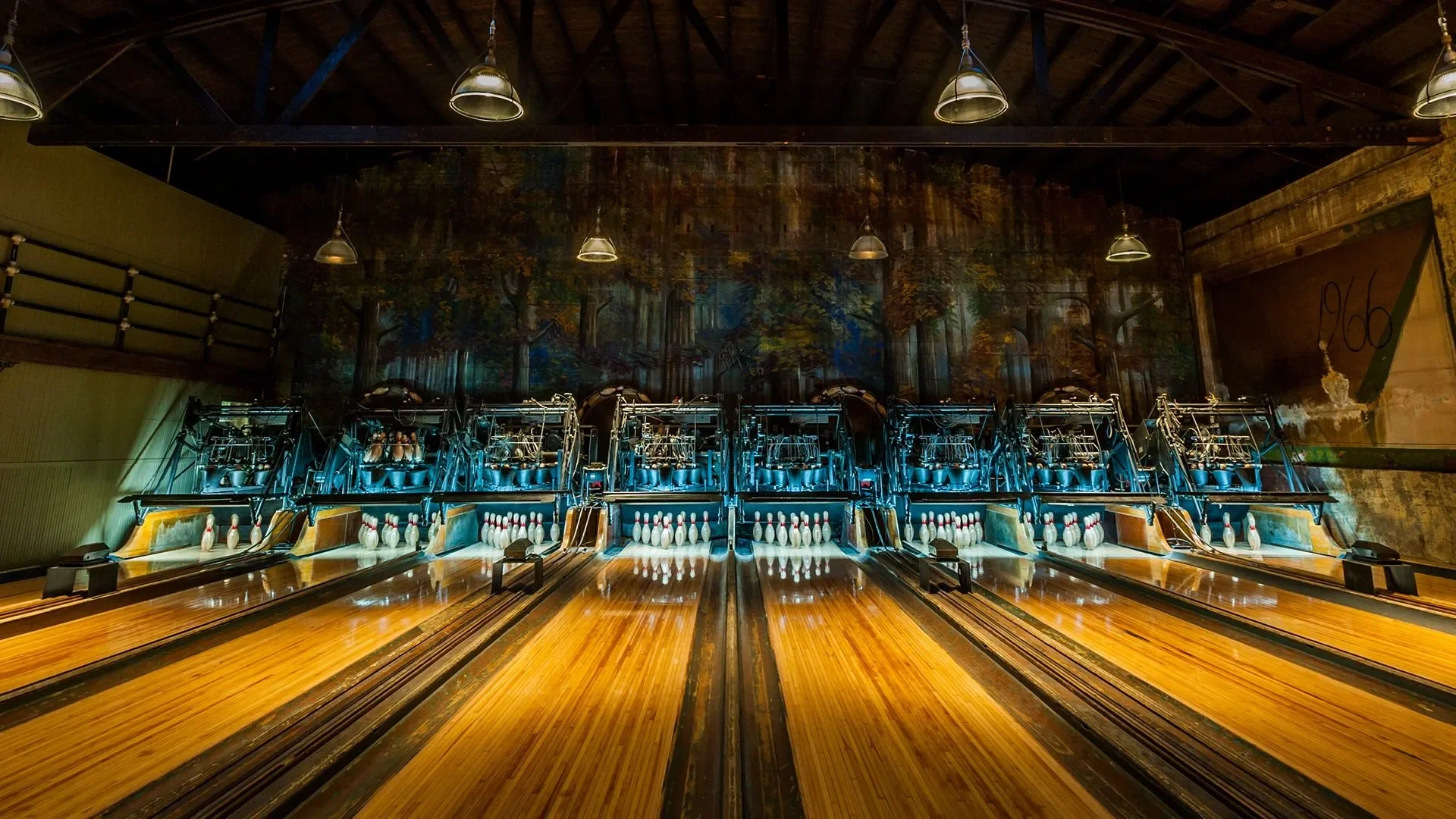 Best Vintage Bowling Spots With Historic Vibes