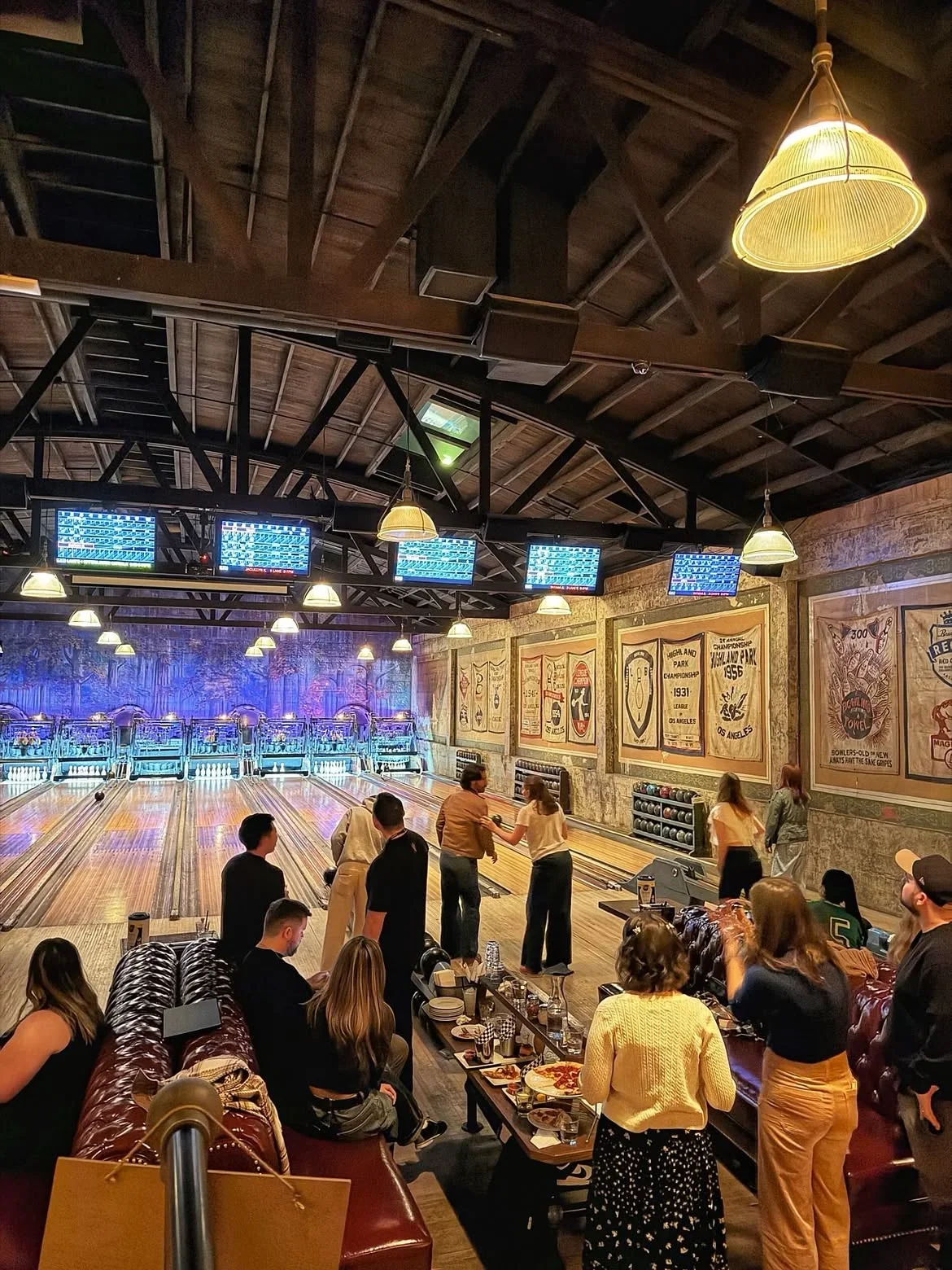 Best Group-Friendly Bowling Venues for Events
