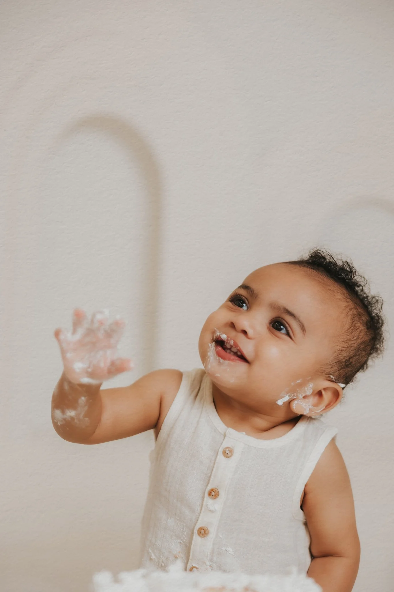 baby boy simple aesthetic white arch cake smash brampton photographer-19.jpg