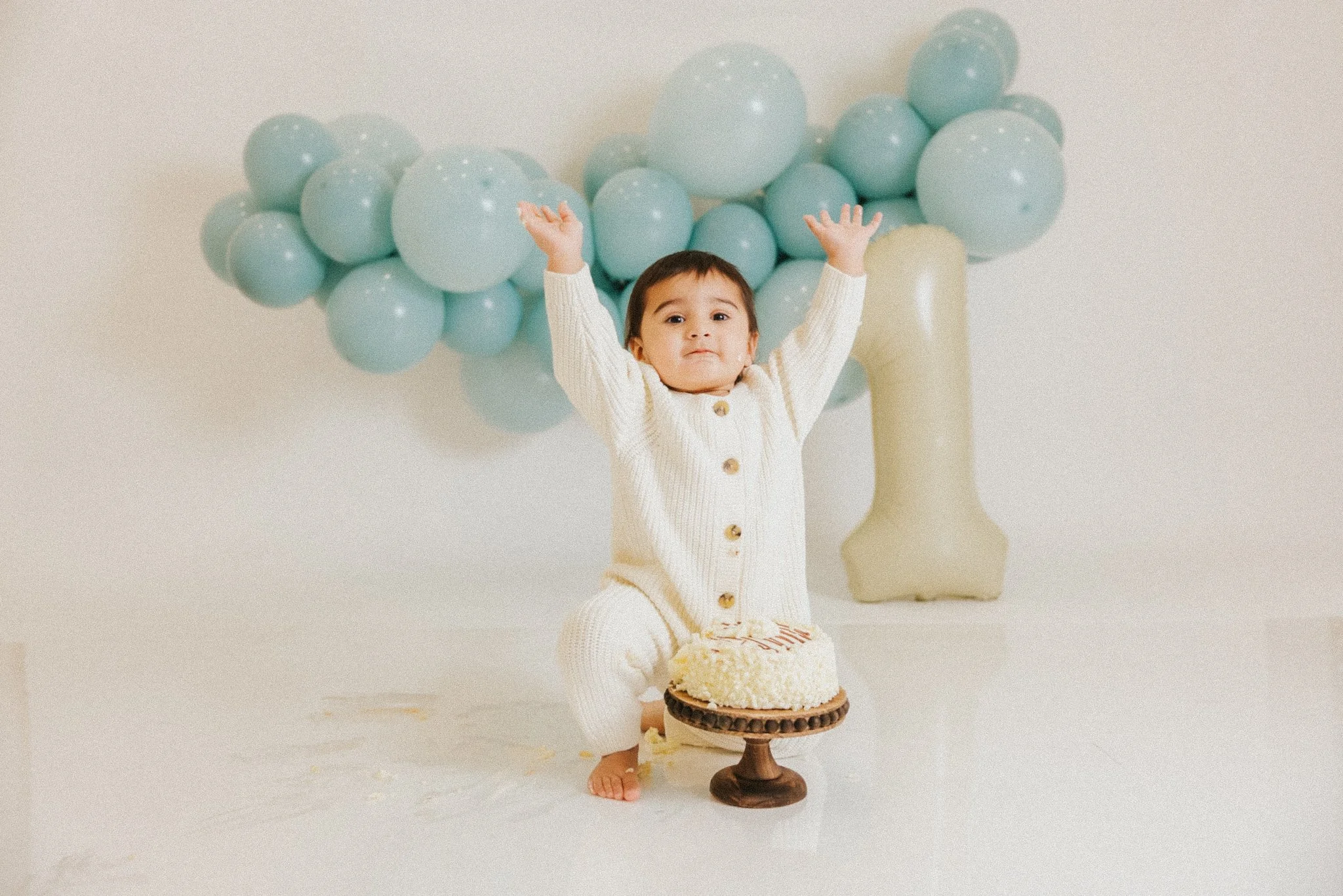 simple baby boy cake smash brampton-9.jpg