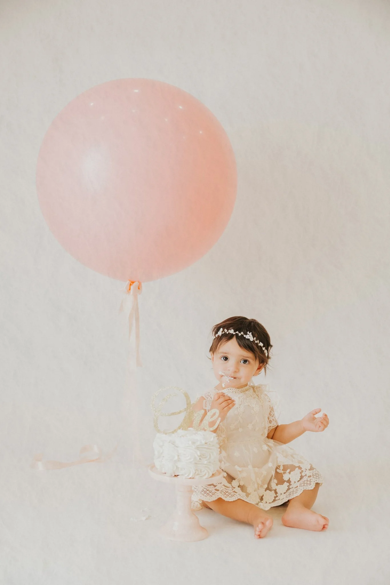 adorable aesthetic cake smash brampton photographer-5.jpg