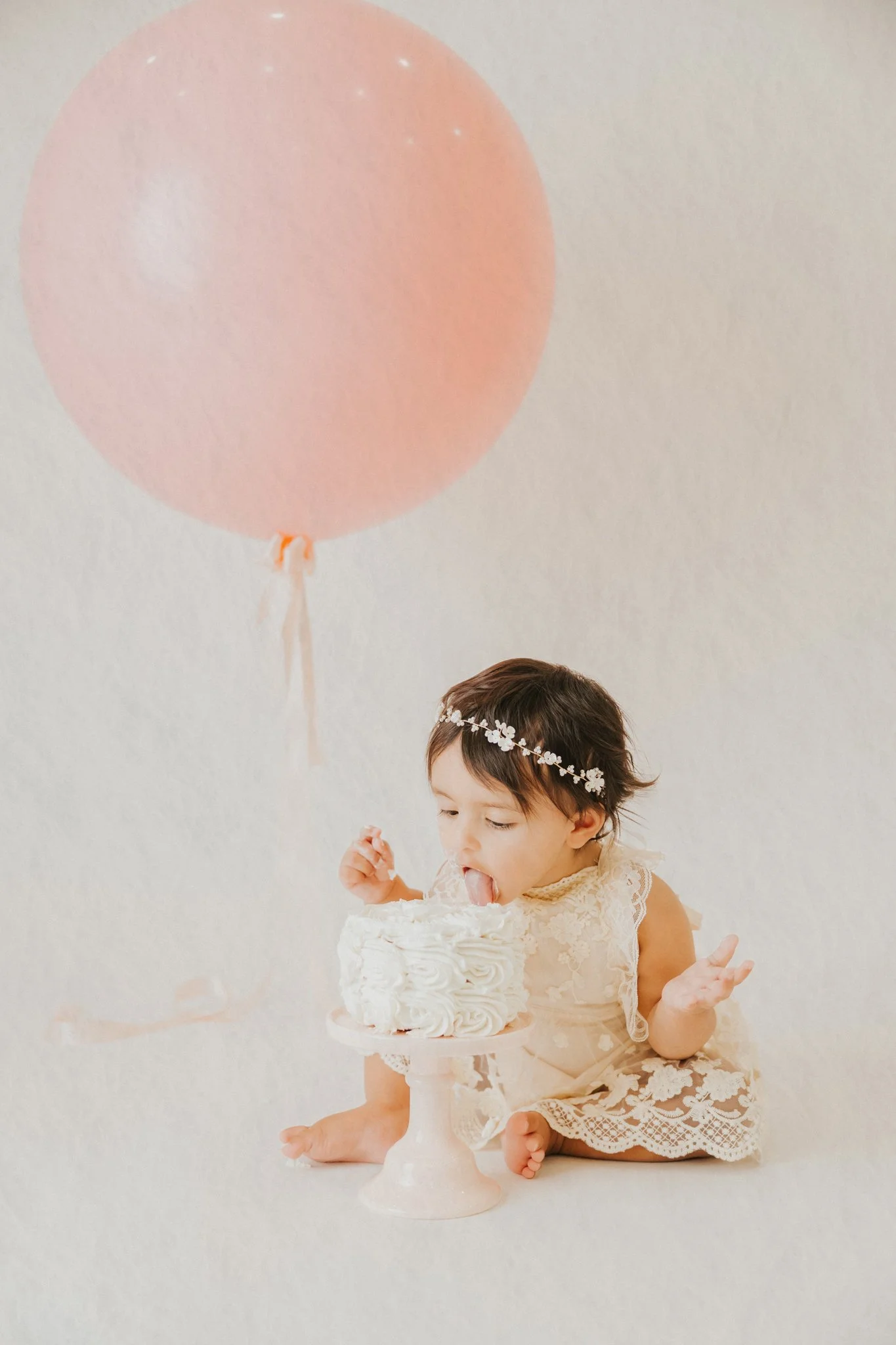 adorable aesthetic cake smash brampton photographer-7.jpg