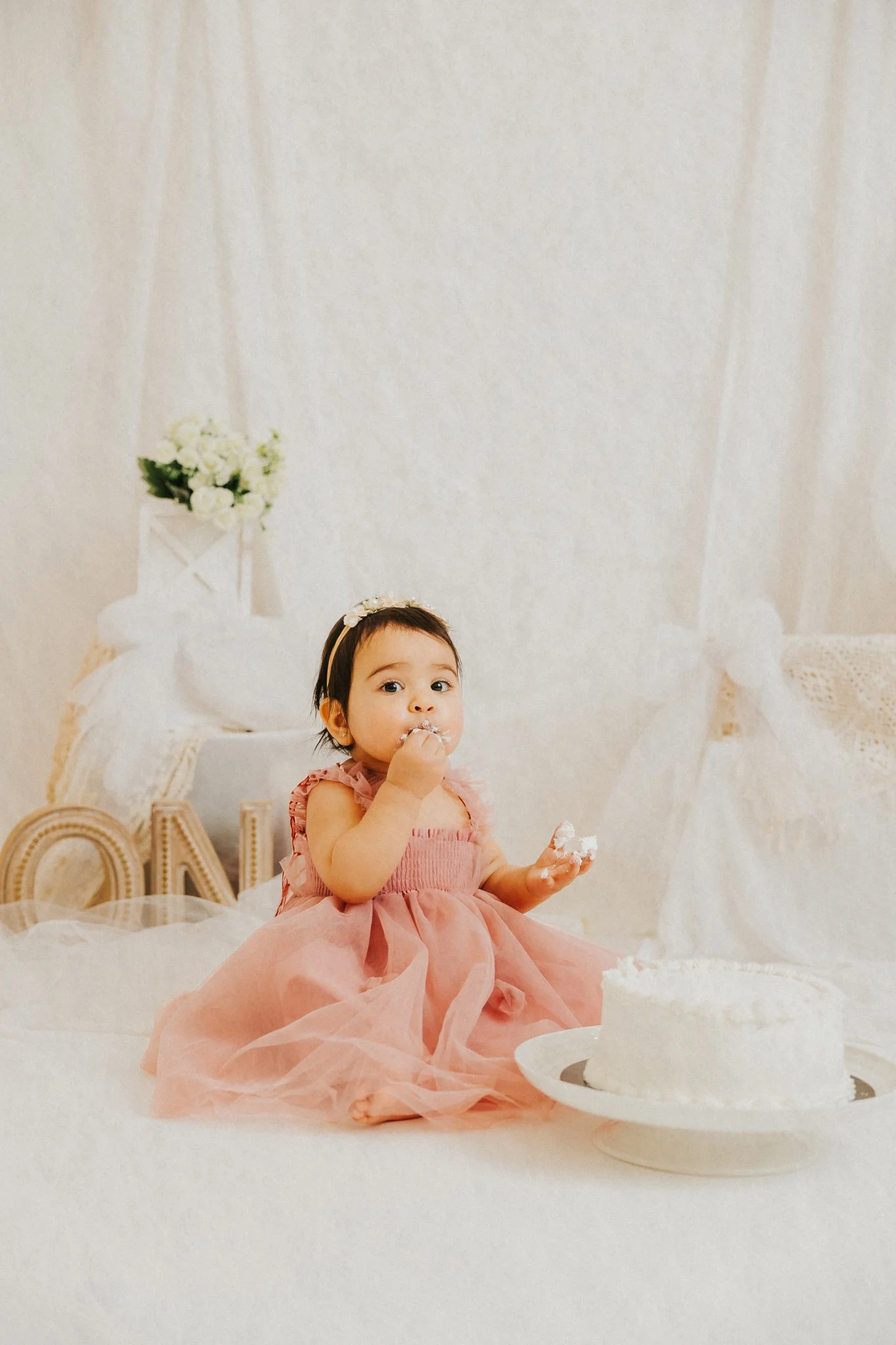 baby girl lace and bows cake smash brampton photographer-3.jpg