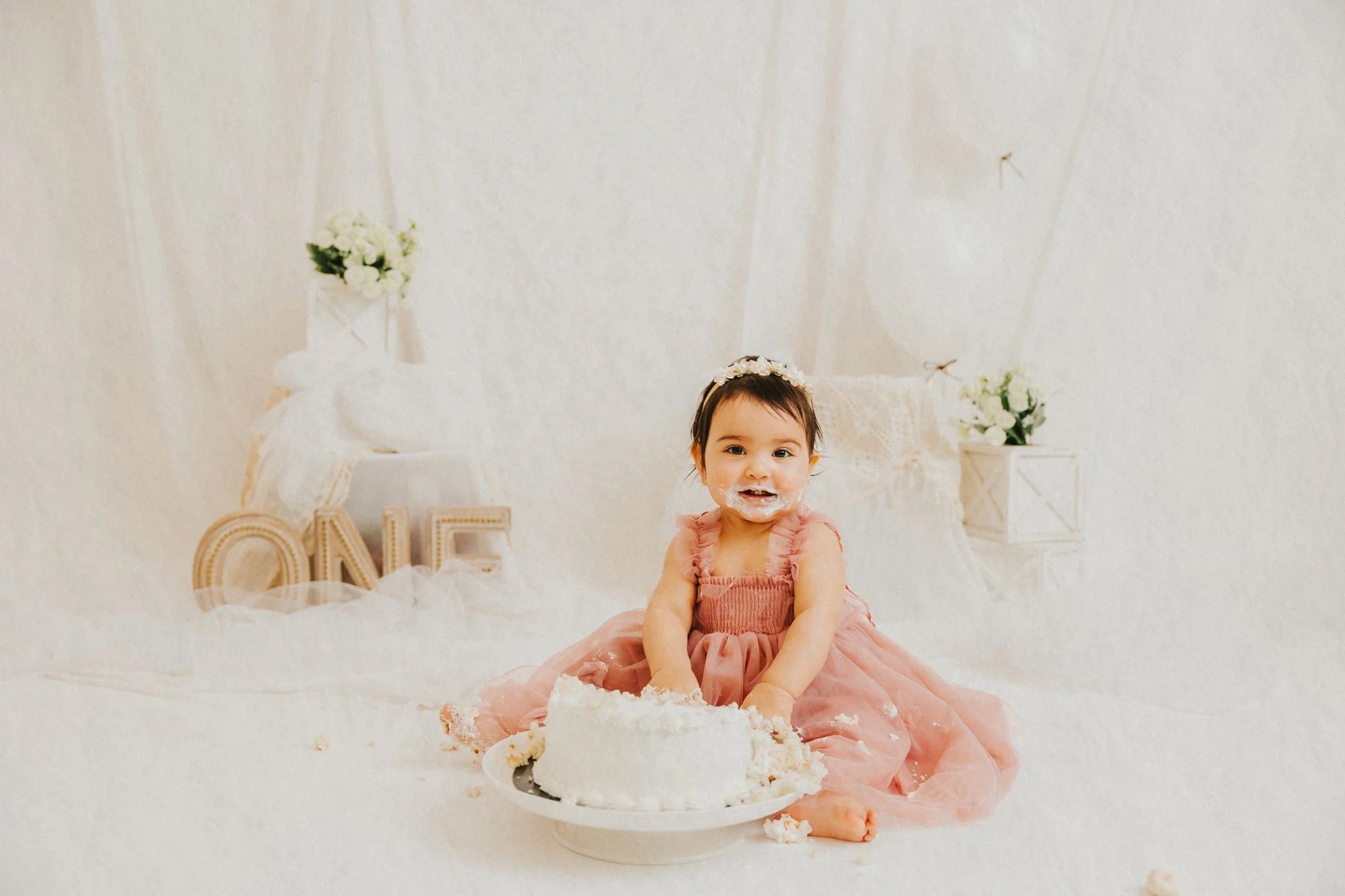 baby girl lace and bows cake smash brampton photographer-11.jpg
