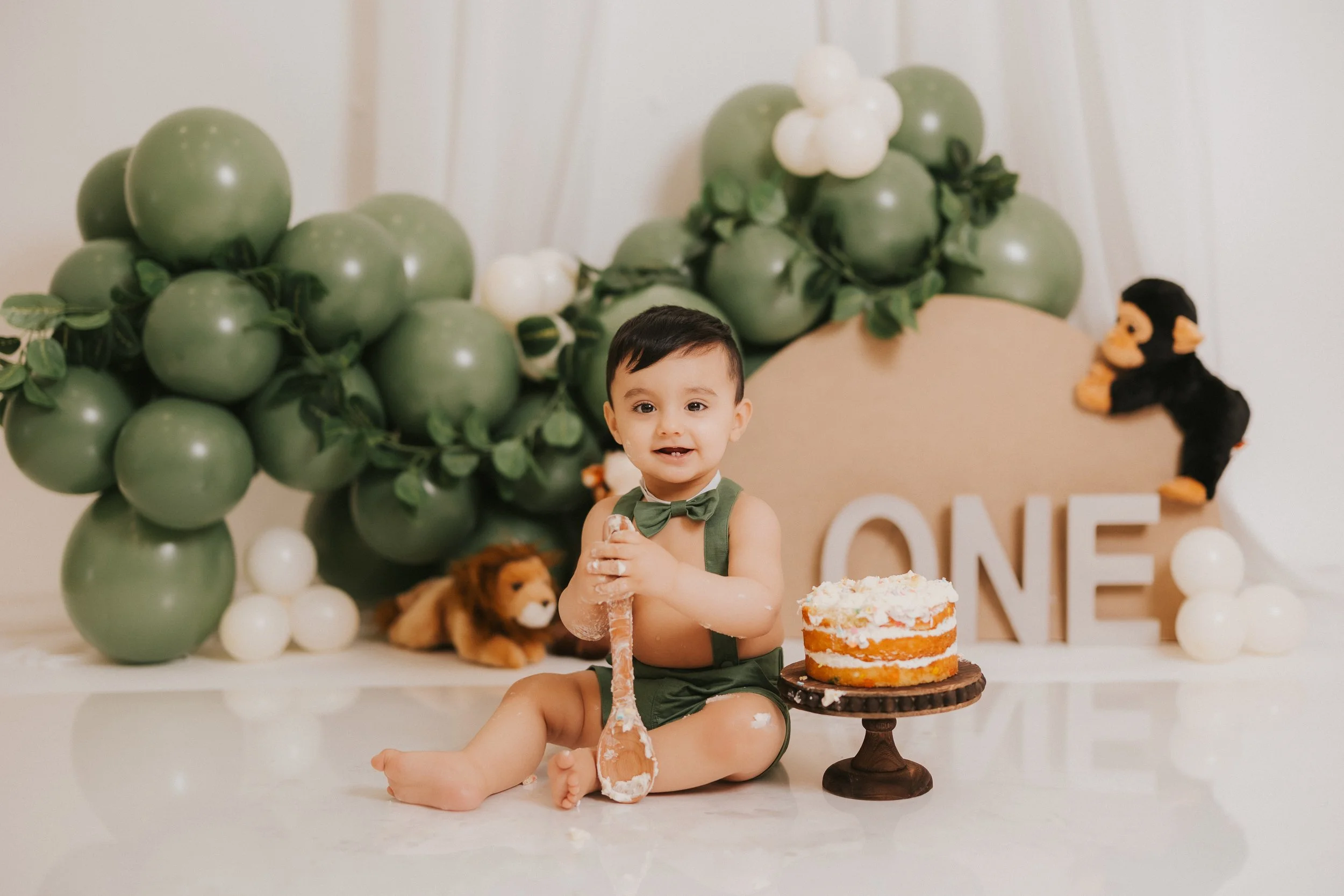 brampton baby boy cake smash photographer safari wild one theme-13.jpg
