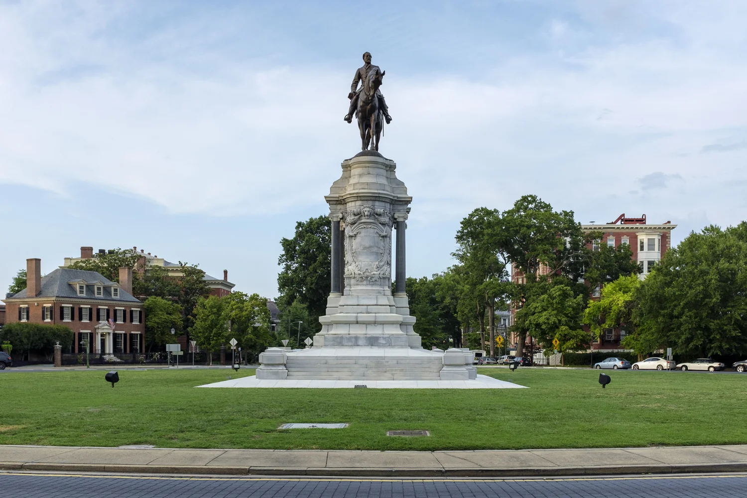 cigarette statue richmond Monument Avenue — Rich Life in Richmond, Virginia