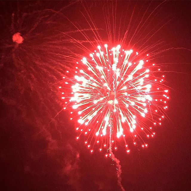 #poundridge fireworks tonight! #thekitchentablepr will be closed tonight for one of our #smalltowns best #celebrations ! See you tomorrow! 💥💥💥
