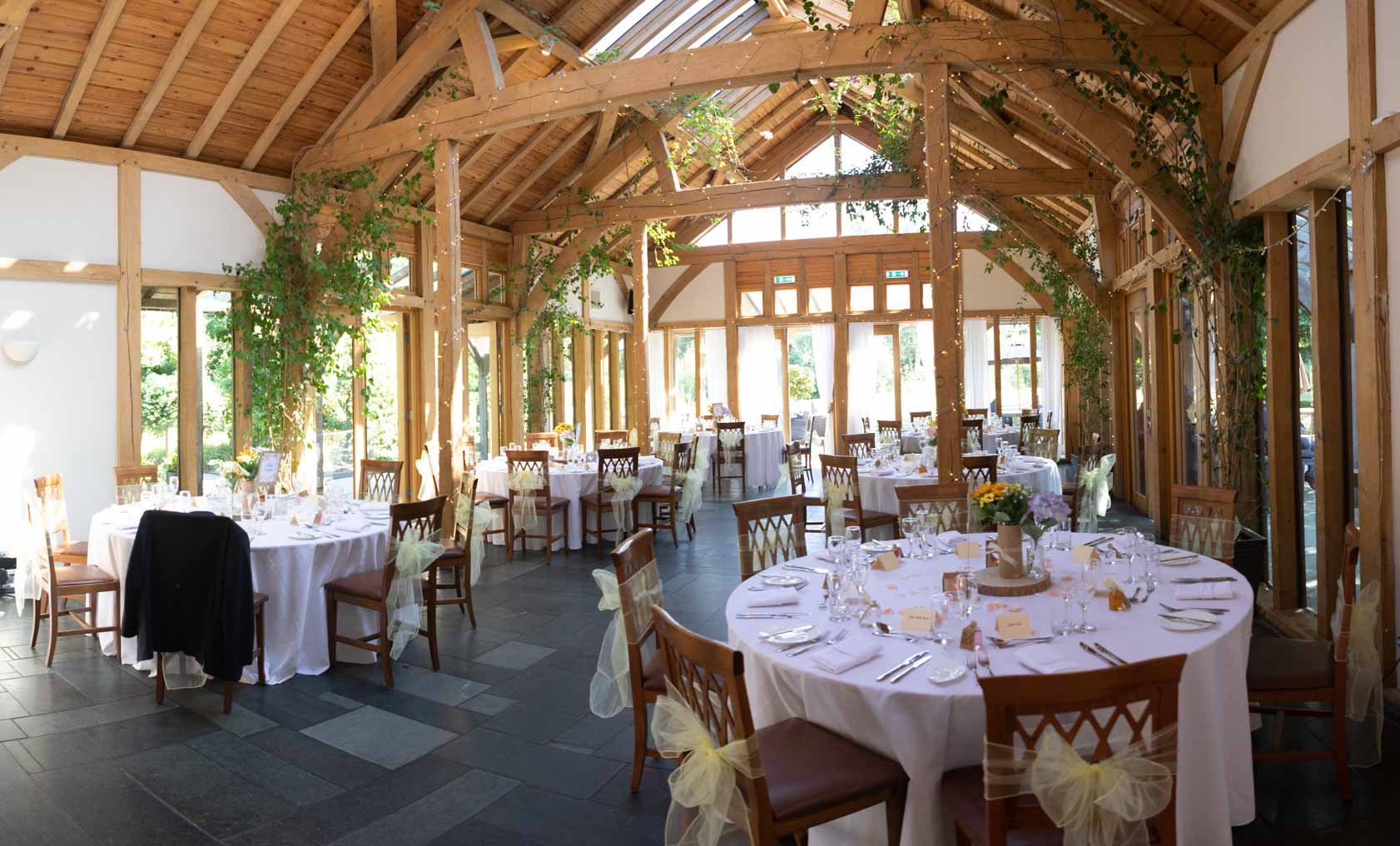 The Oak Tree of Peover Wedding Photography (93 of 143).jpg