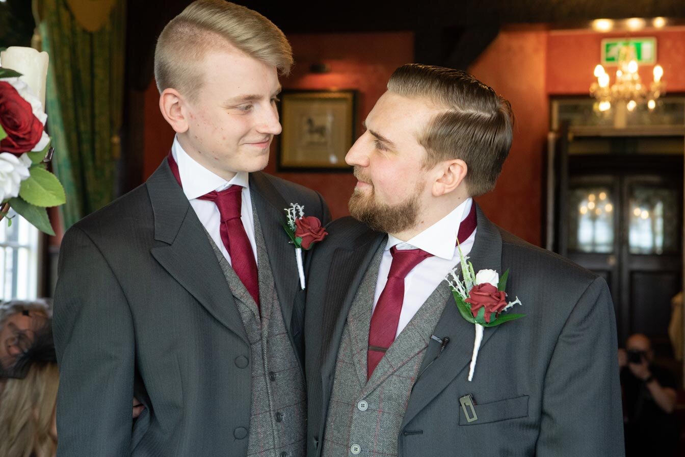 Mr & Mrs Halliwell-205.jpg