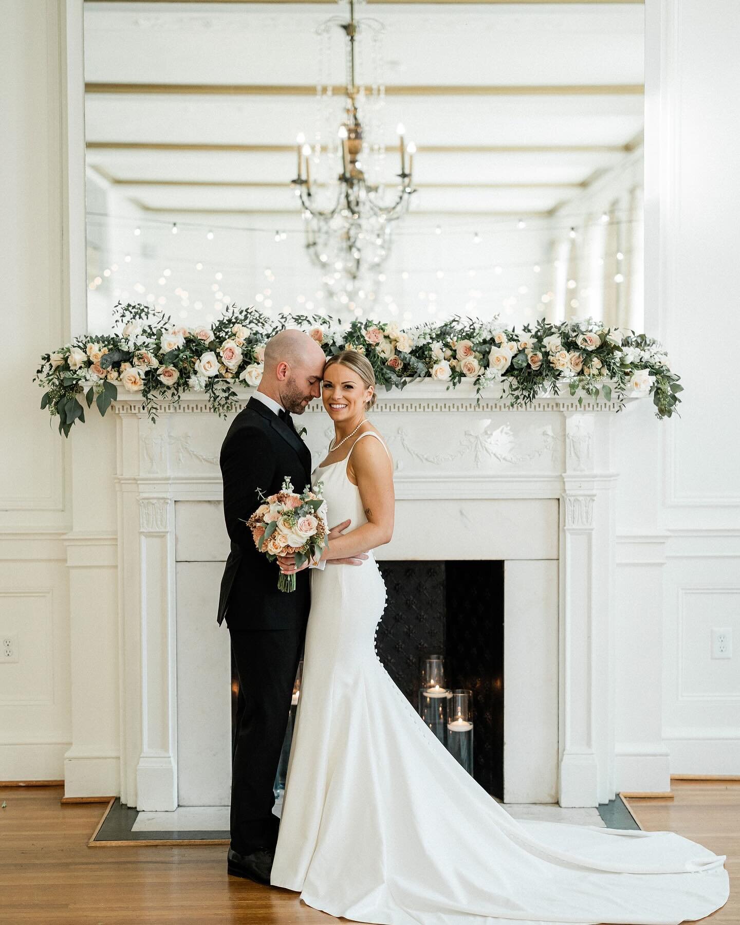 It&rsquo;s Spring wedding season and we are LIVING for all the pops of color and spring florals 🌷

Kristen and David were such a dream to work with. Their wedding day was magical and a reflection of the love they have for each other. Can we go back 