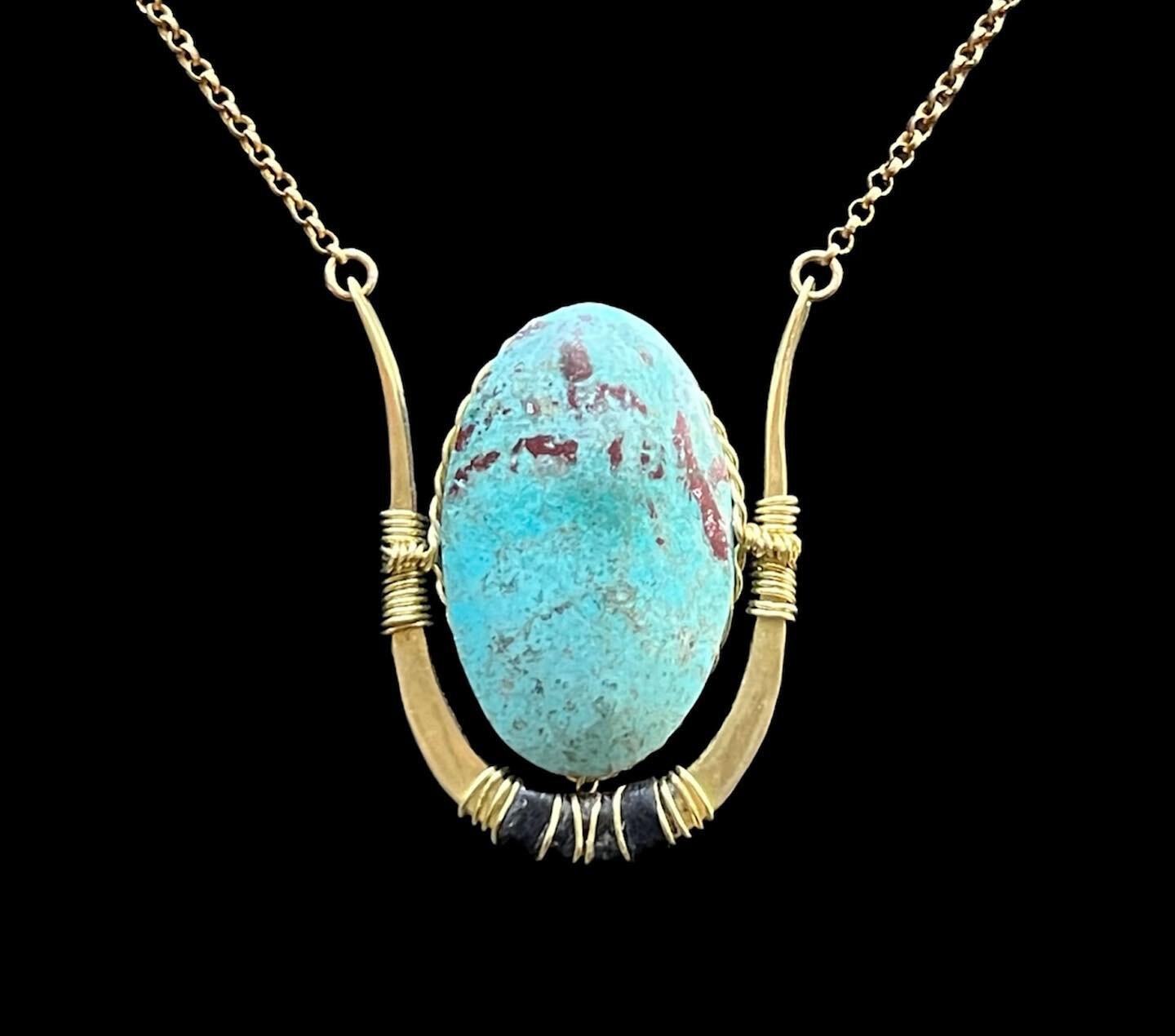 Chrysocolla Hathor Talisman

🔥 Chrysocolla is a stone of empowerment of the feminine energies in both women and men

🤍 It emanates gentleness and power in one 

👁 It is a stone of the Goddess 

📣 stimulates the throat chakra for clear communicati