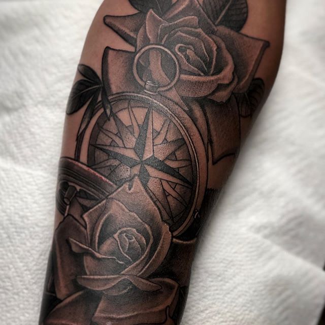 Had a chance to make this for Scott. Thanks for looking ! Please visit tattoosbysammy.com for an appt ! #sammyhayden #tattoosbysammy #skinartgallery #addison #bestofdallas #bng #compass #roses #rose #tattoo #dallastattooartist #rockwalltx #greenville