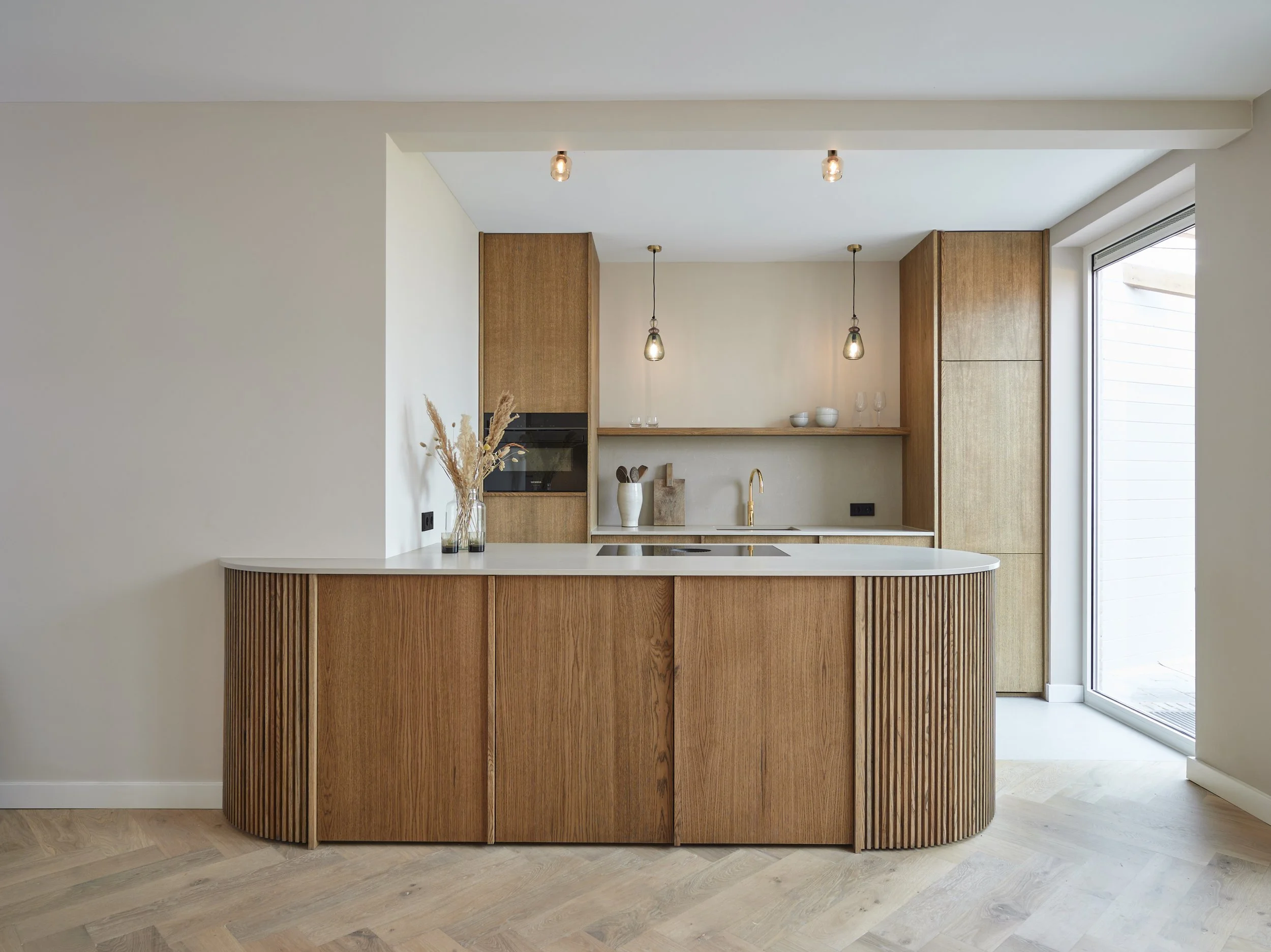 rondekeuken-lovingwoodz-interiorbythijs (2).jpg