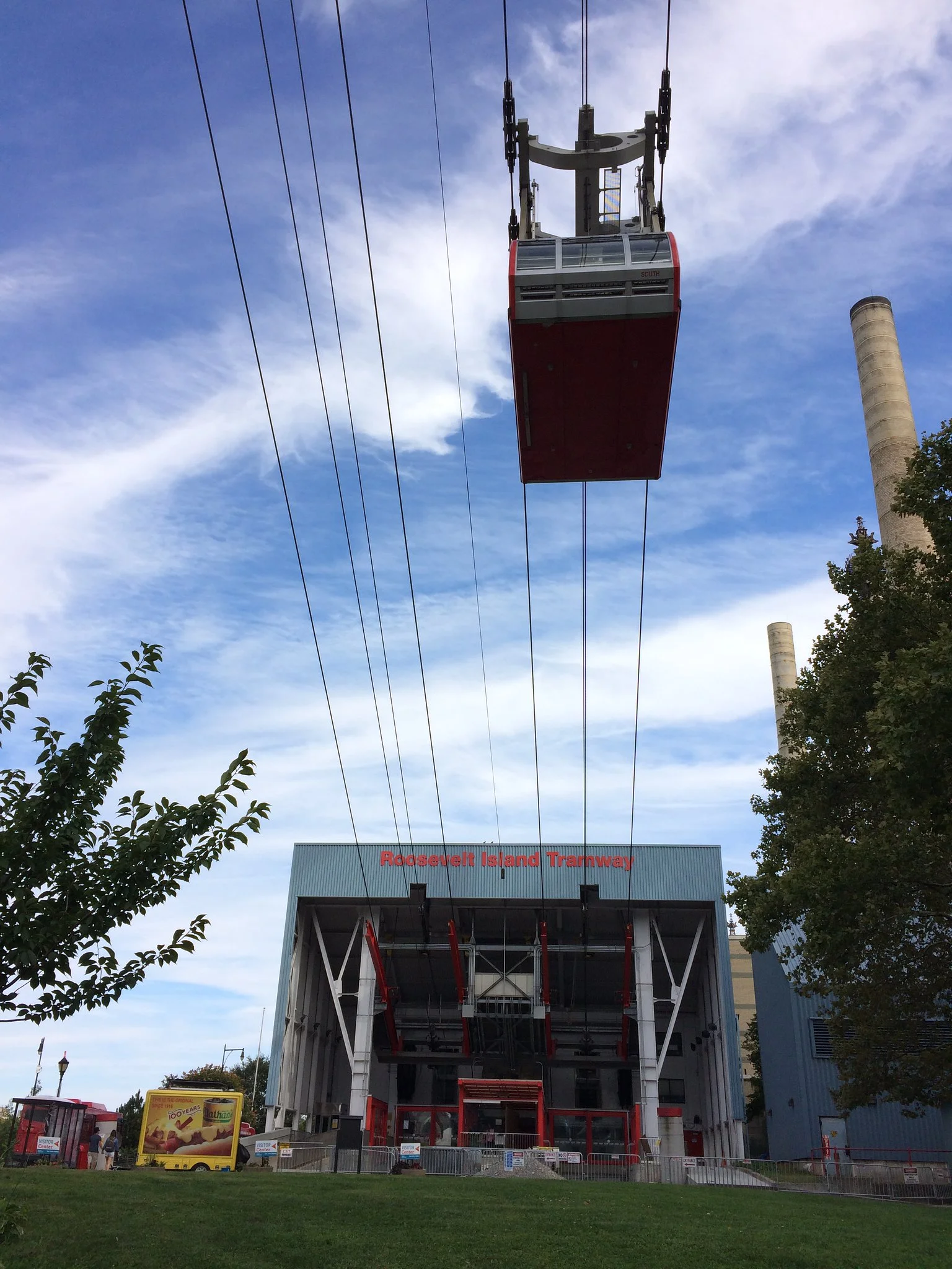 The Roosevelt Island aerial tram connects the socially mixed island with the center of Midtown Manhattan. Photo by Yonah Freemark.