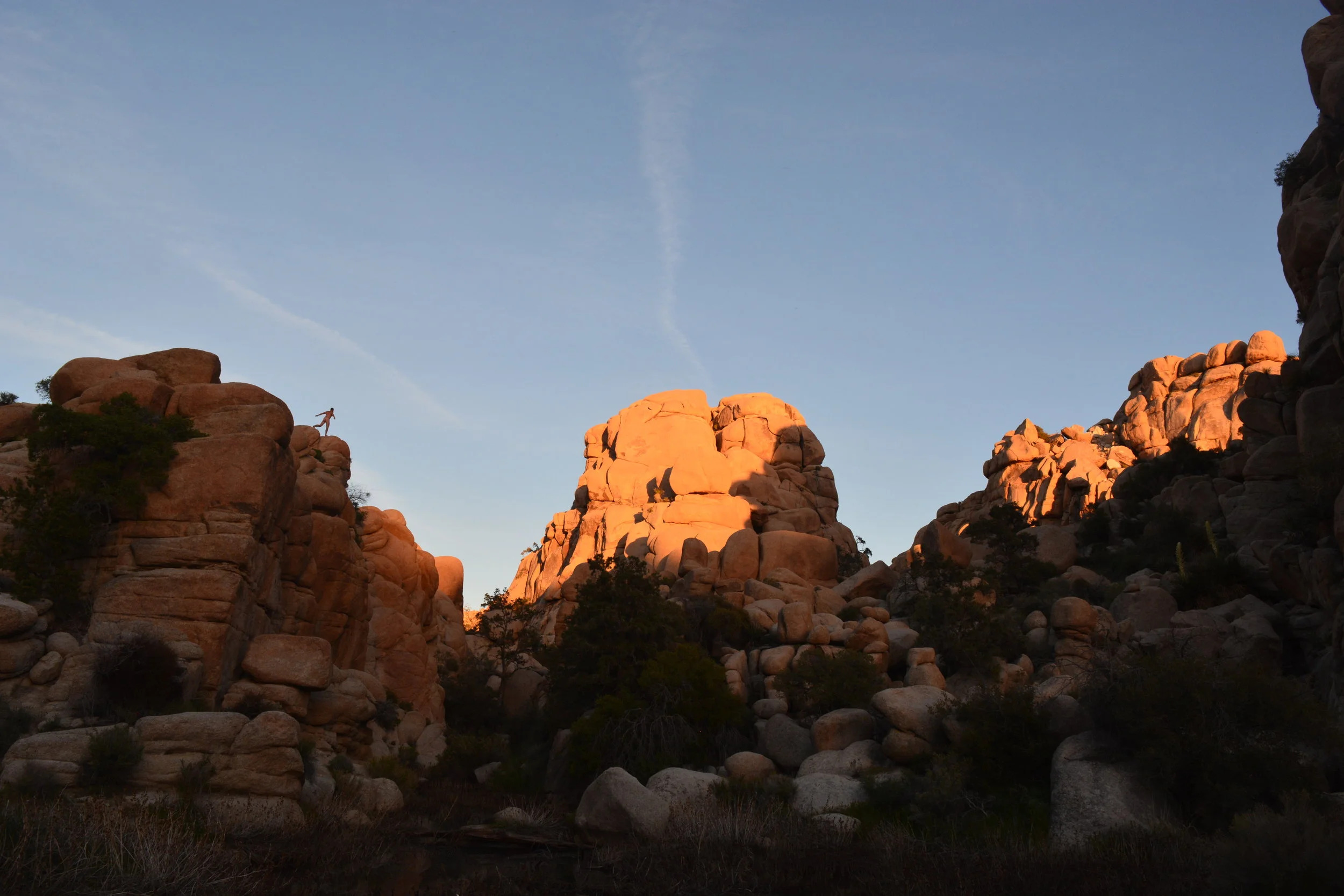 Lincoln_Walking Jet Trails.JPG