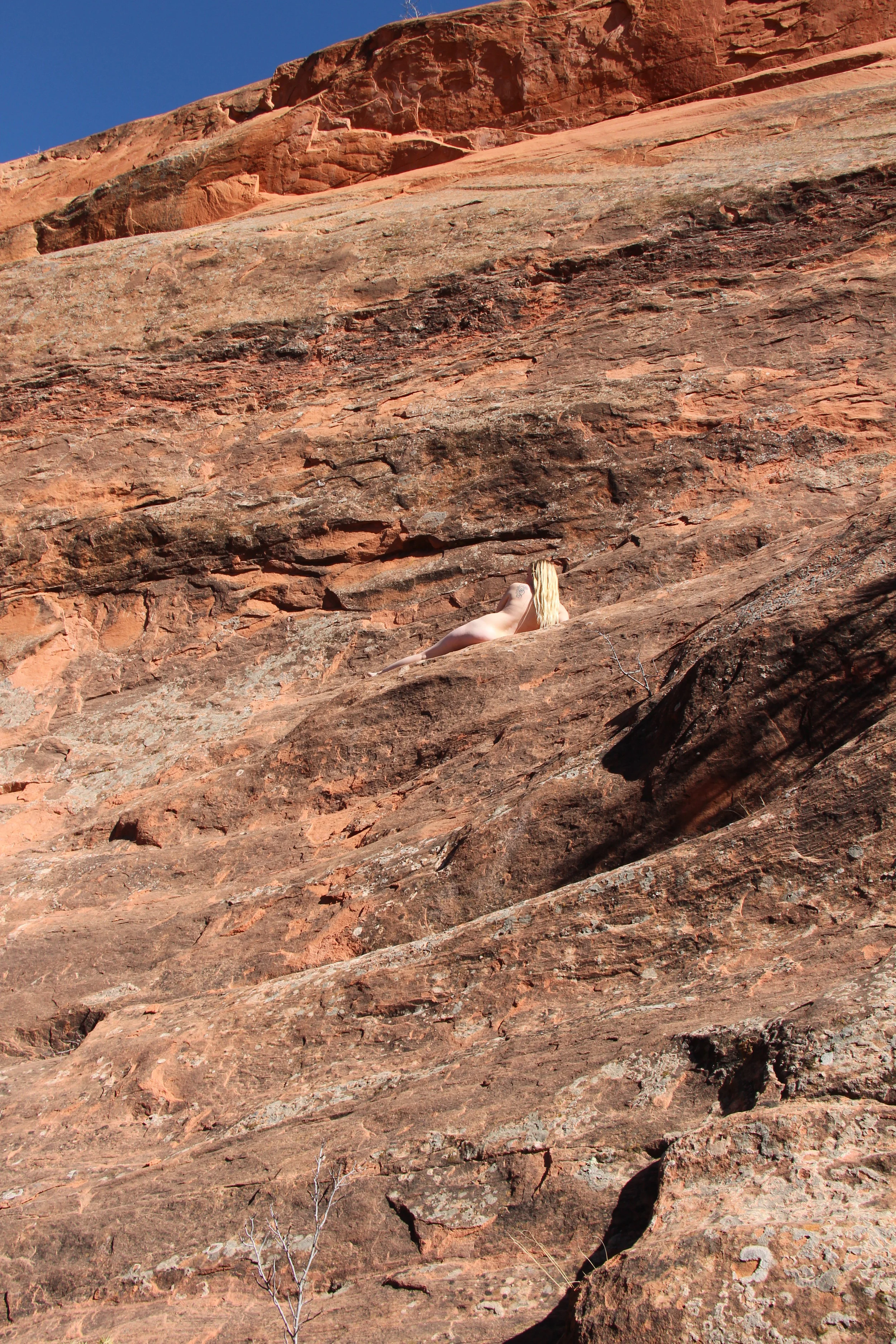 ZAli Red rocks Rockshelf1.JPG