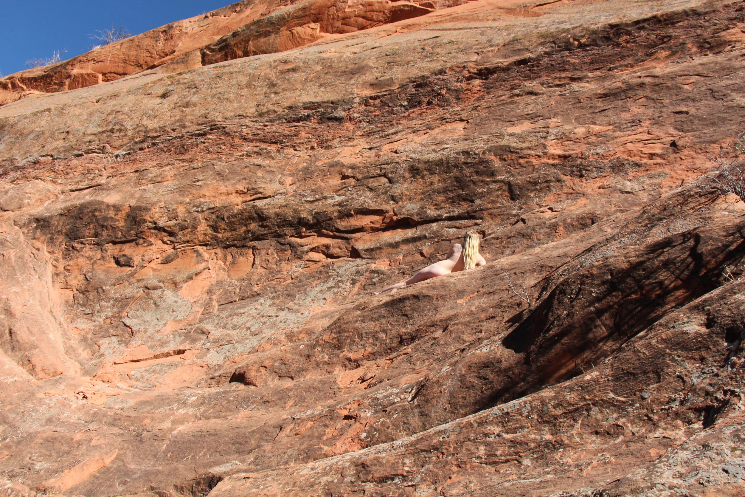 ZAli Red Rocks rockshelf2.JPG