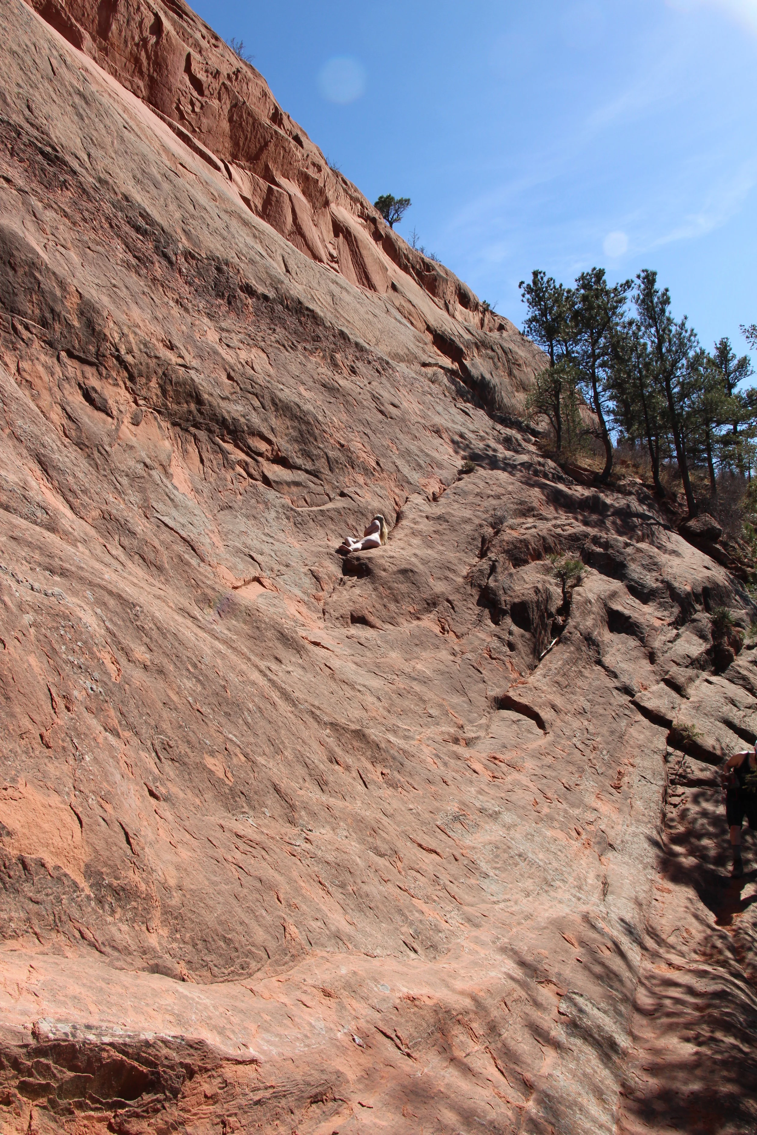 ZAli Redrocks Folds of rock distant.JPG