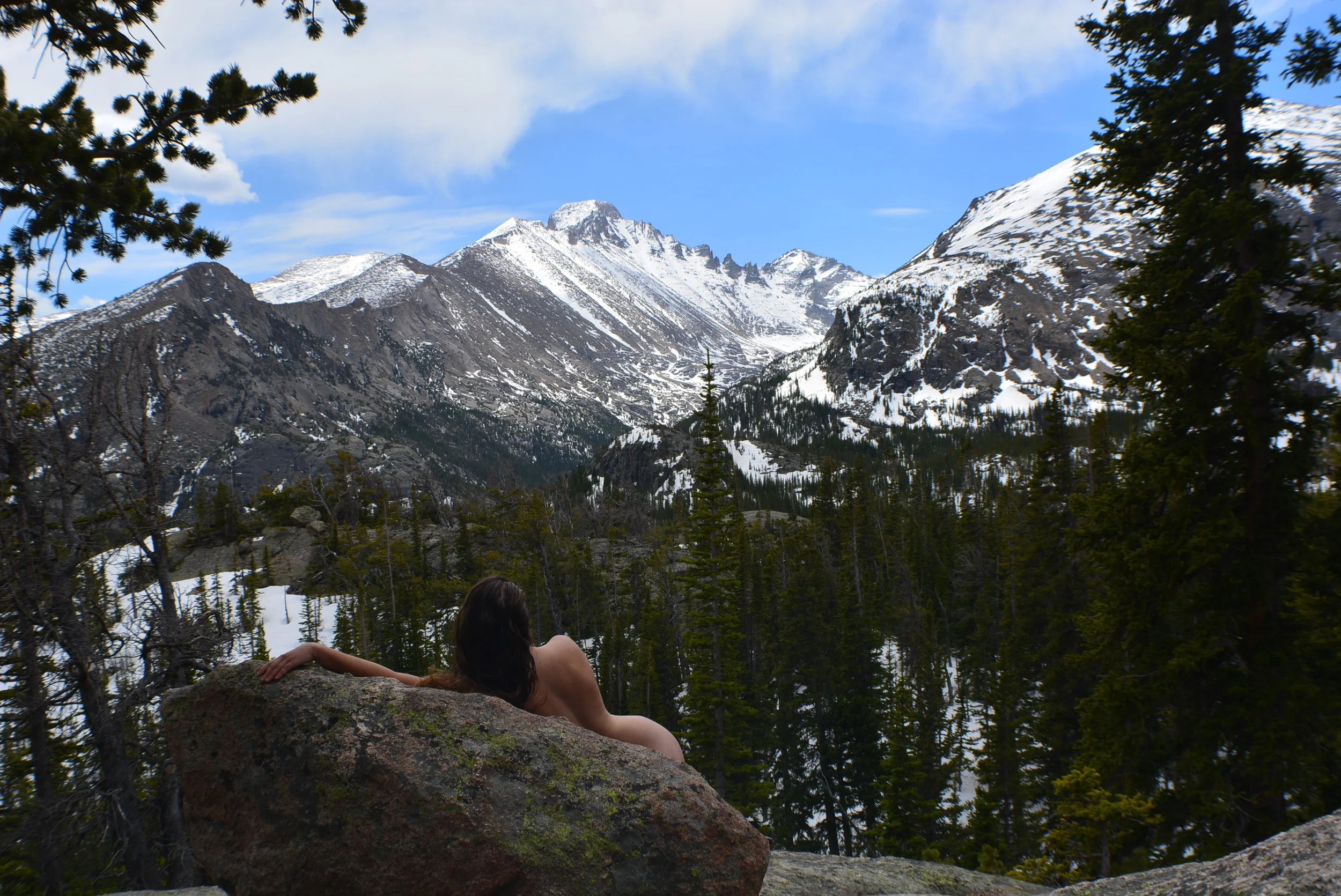 Nikki RMNP RockLie.JPG