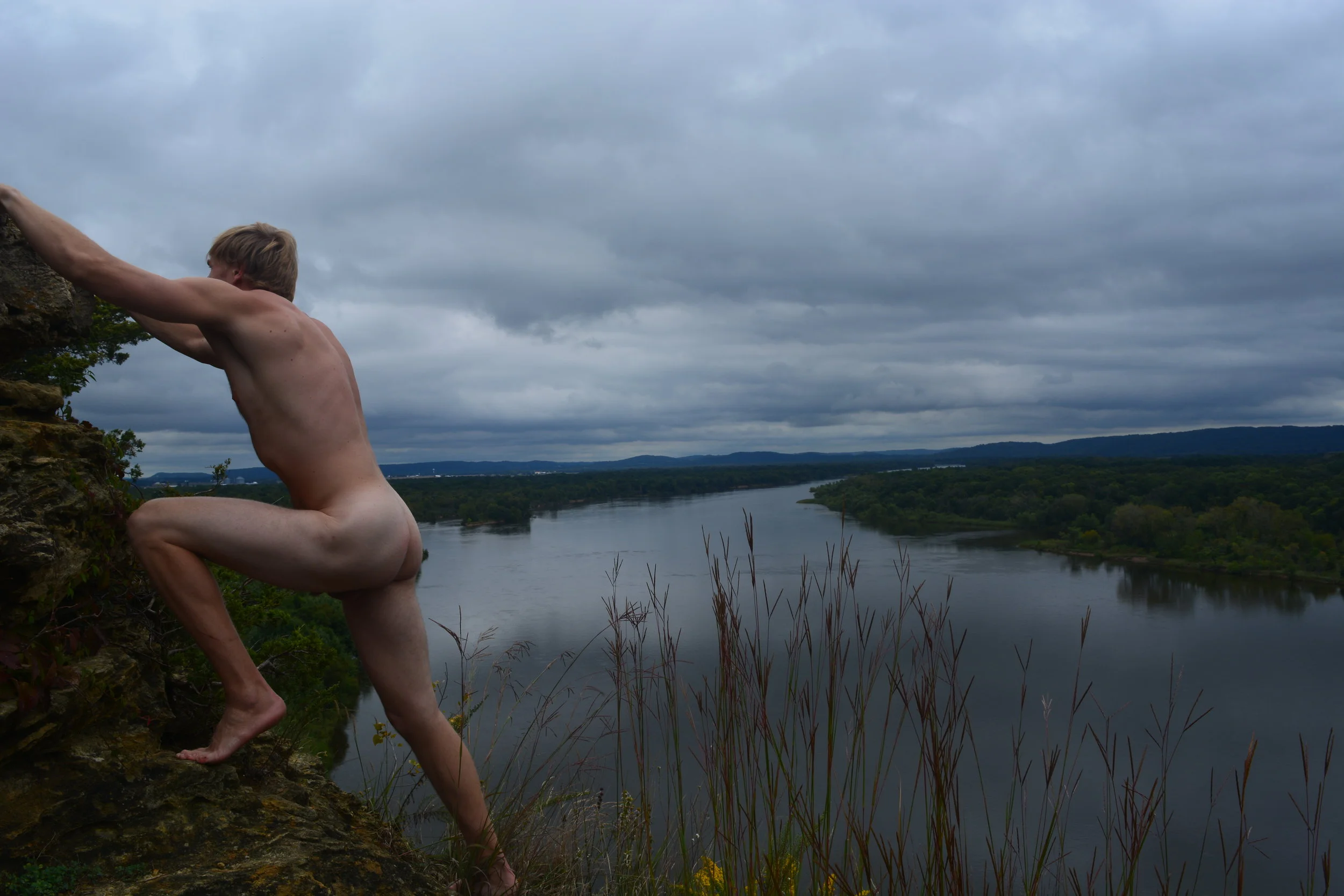 Tweedy Cliff Hang.JPG