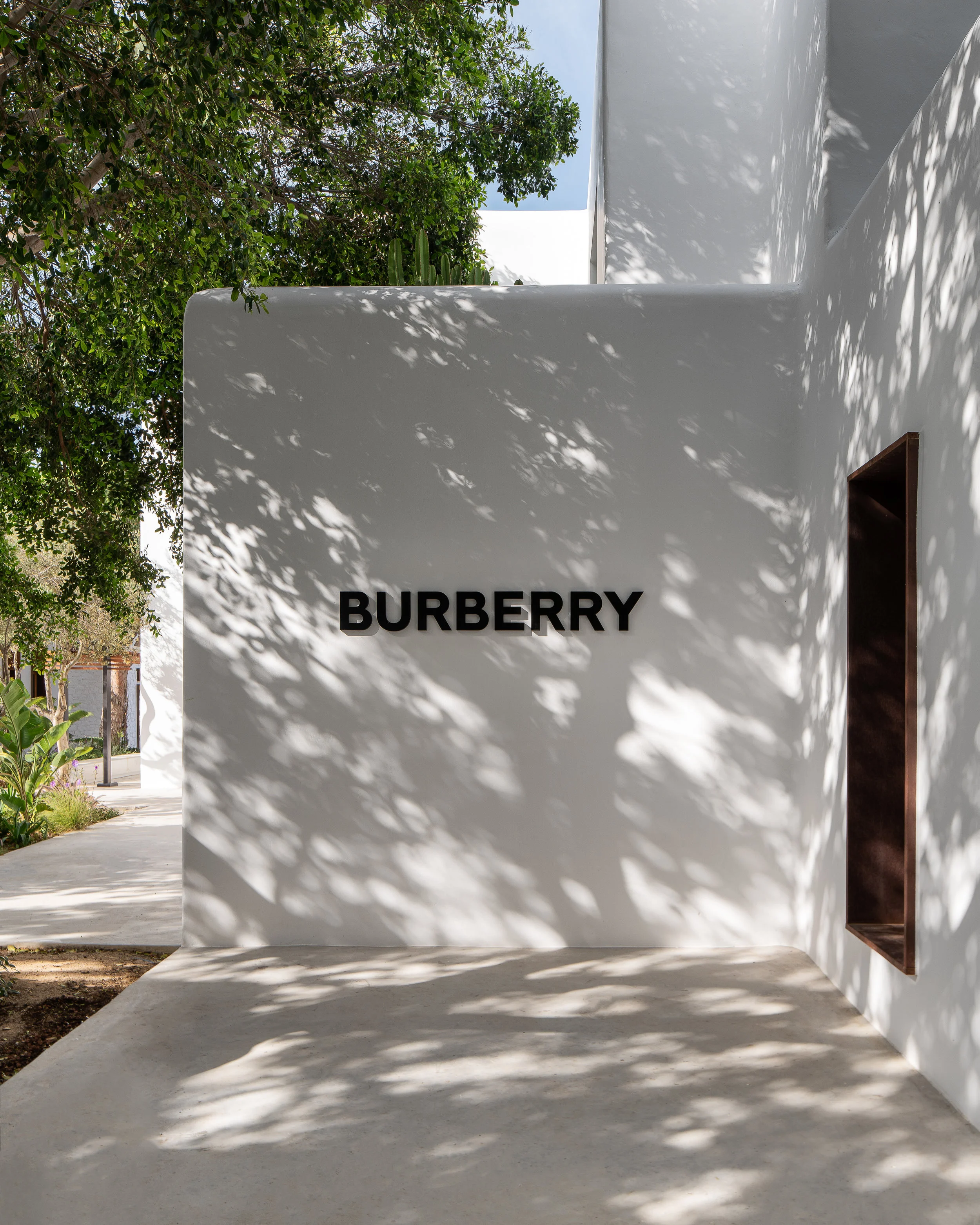 Minorstep_Burberry_3.jpg