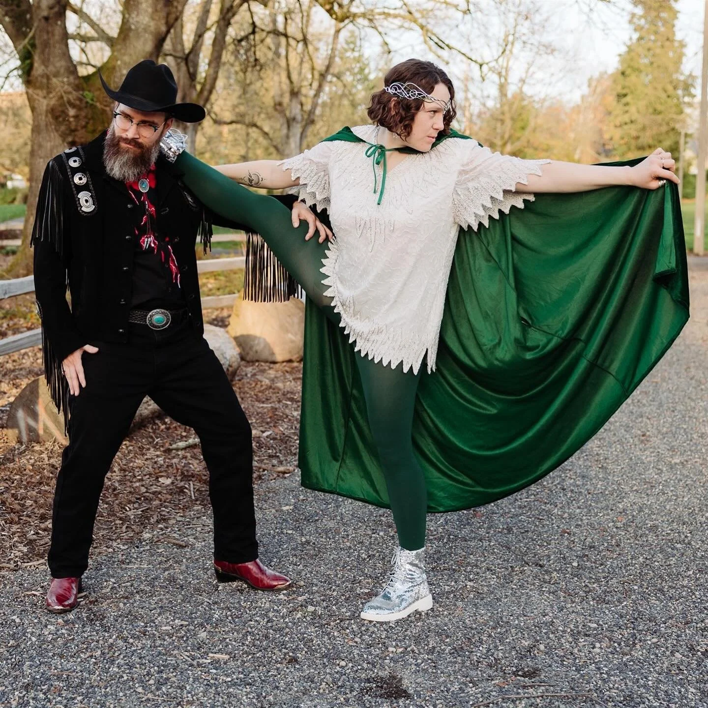 It&rsquo;s truly a crime that it&rsquo;s taken me this long to post about the Lord Of The Rings themed Karaoke elopement I photographed earlier this year. Thank god for folks like Scott &amp; Jackie who are keeping Portland Weird &hearts;️

#portland