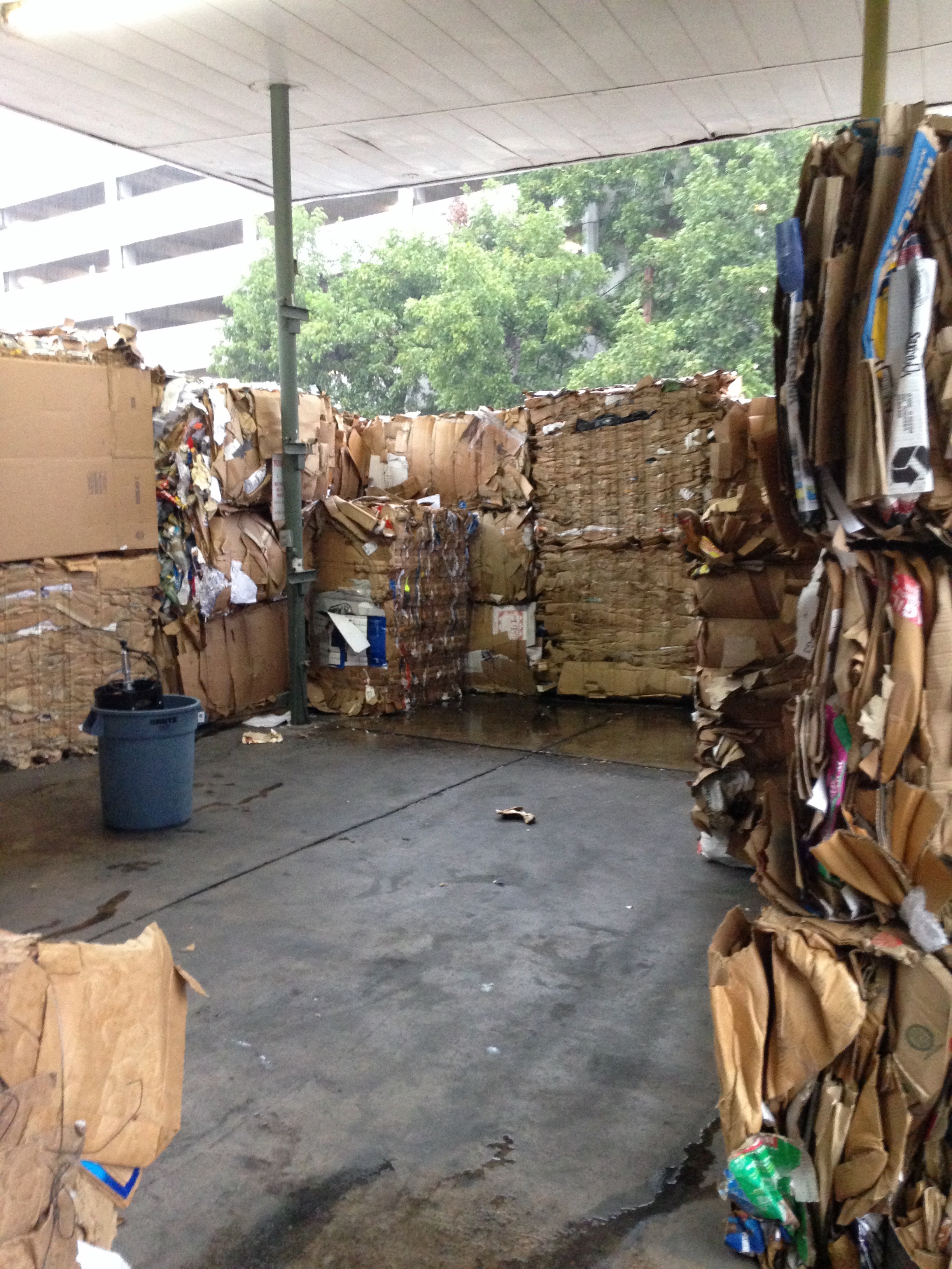  The exhibition space was constructed entirely out of 1200 lb bales of OCC (the recycling industry term for old corrugated cardboard/containers) underneath the awning of the recycling center. 
