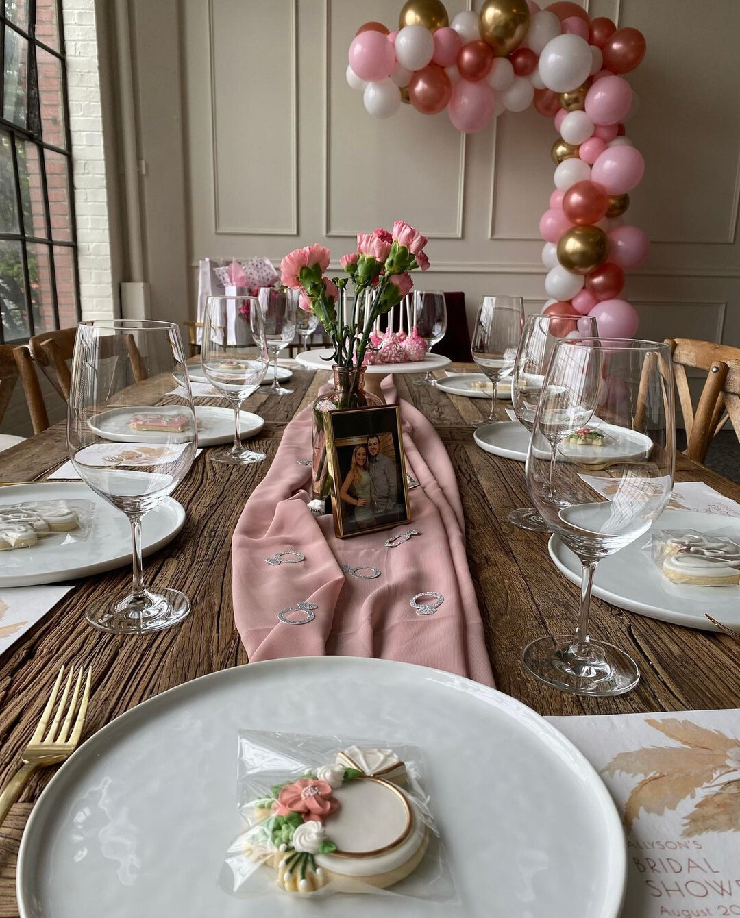 It&rsquo;s the first Tablescape Tuesday of 2023!​​​​​​​​
​​​​​​​​
Photo via: @mrsholmsqueeze​​​​​​​​
.​​​​​​​​​​​​​​​​
.​​​​​​​​​​​​​​​​
.​​​​​​​​​​​​​​​​
.​​​​​​​​​​​​​​​​
.​​​​​​​​​​​​​​​​
.​​​​​​​​​​​​​​​​
​​​​​​​​​​​​​​​​
#portlandbridalshower #b