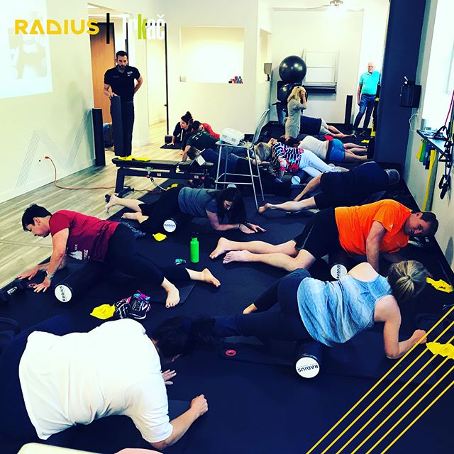 We had a full clinic of @trkacrunning 🏃&zwj;♂️runners🏃&zwj;♀️ and friends last night! Learning all about preventing common running aches, pains and injuries. #knowledgeispower
This was a FREE workshop, learn more about how Radius can support your t