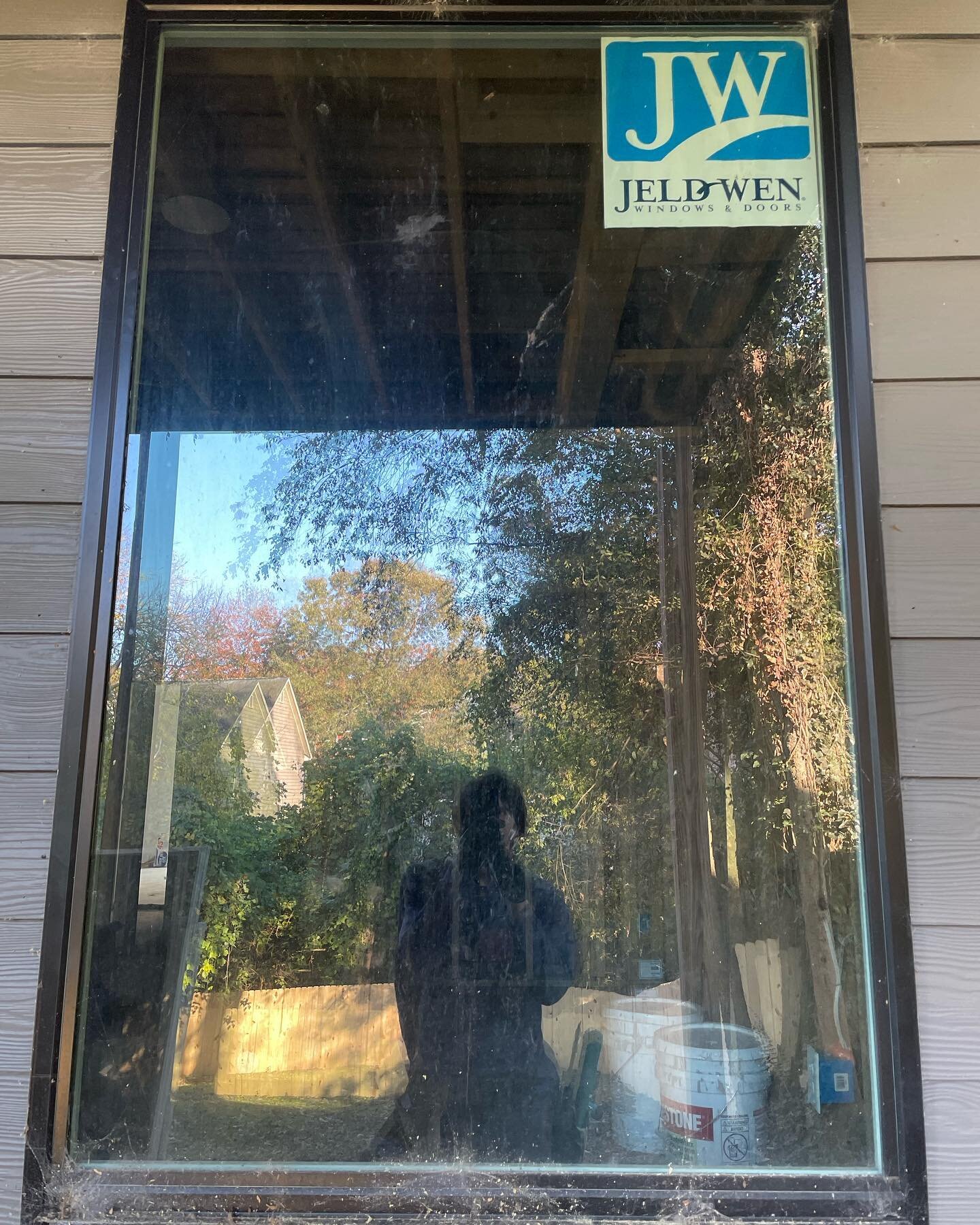 Some very satisfying before and after shots 👌 #windowcleaning #commercialwindowcleaning #residentialwindowcleaning #atlanta #suwanee #duluth #buford #buckhead #dunwoody #brookhaven #windowclean #windowcleanersofinstagram #windowinteriors #homeimprov