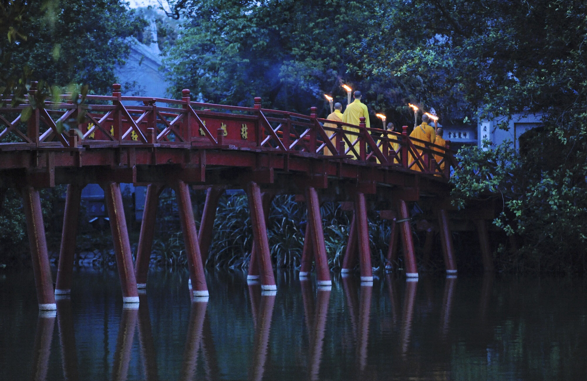 001_08_004_nikon_viet_06_11_109.JPG