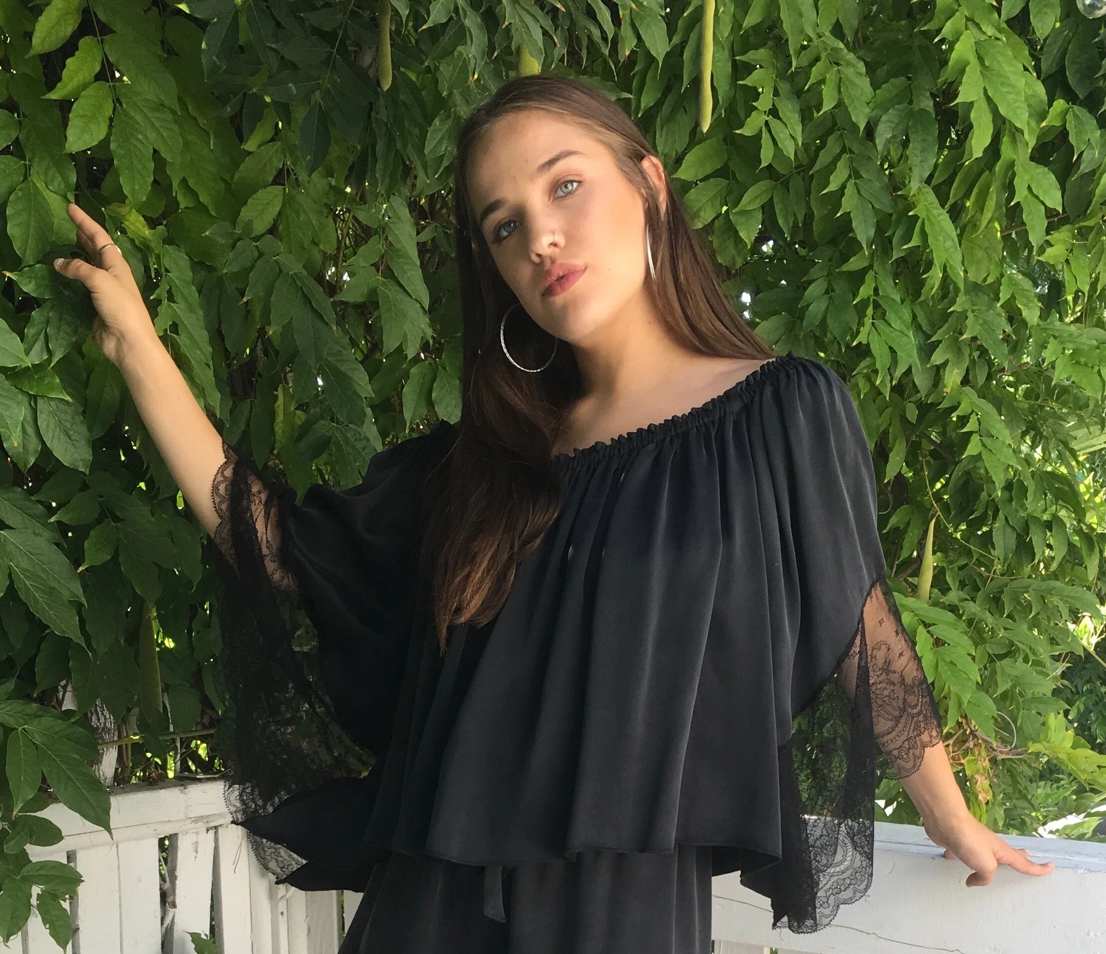 SILK GYPSY CROPPED TOP W/LACE SLEEVE     SBT-320-SK BK