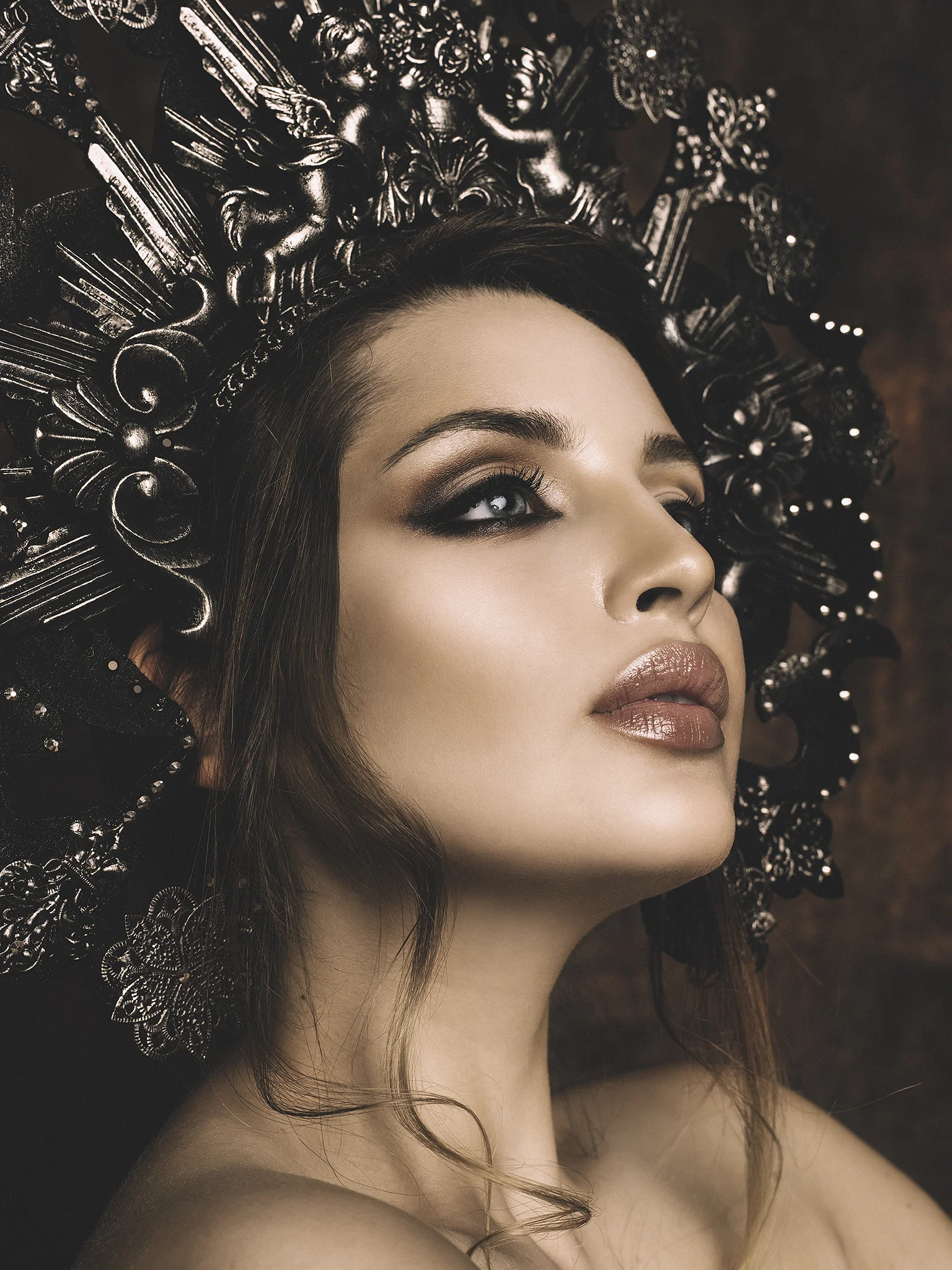 ♥EQUIPO UTILIZADO EN ESTE VIDEO♥ Fondos pintados a mano de Gravity Backdrops (http://www.gravitybackdrops.com ) Modelo: Paula Arocha Maquillaje y peluquería: DNI MAKEUP (Patricia de la Torre, Angel Ortega y Cristian Lopez) Estilismo: Rebeca Sara Corset y Falda: Tocado y hundido Tocados y accesorios: Hysteria Machine y Nebula X Crafts Ayudantes: Sofia y Luis Palen Cámara: Pentax645Z (http://www.ricoh-imaging.es/) Iluminación: Broncolor Siros (http://www.tx-lab.com/) Fotografía y edición: Rebeca Saray