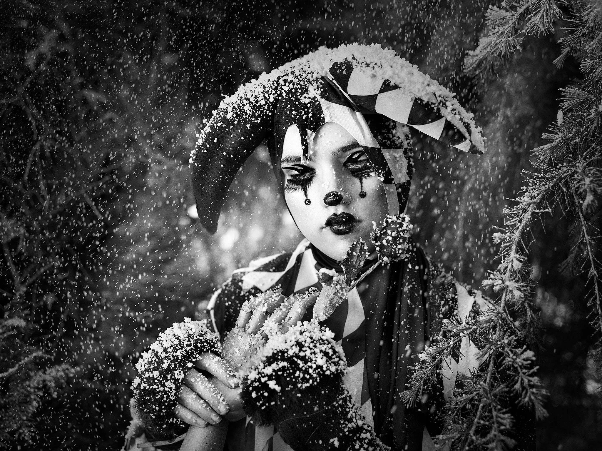Y ya estamos en la cuarta semana con el reto BLANCO Y NEGRO, mi aportación es este trabajo con mi hermano como modelo y en el que también me he encargado del maquillaje y el estilismo.