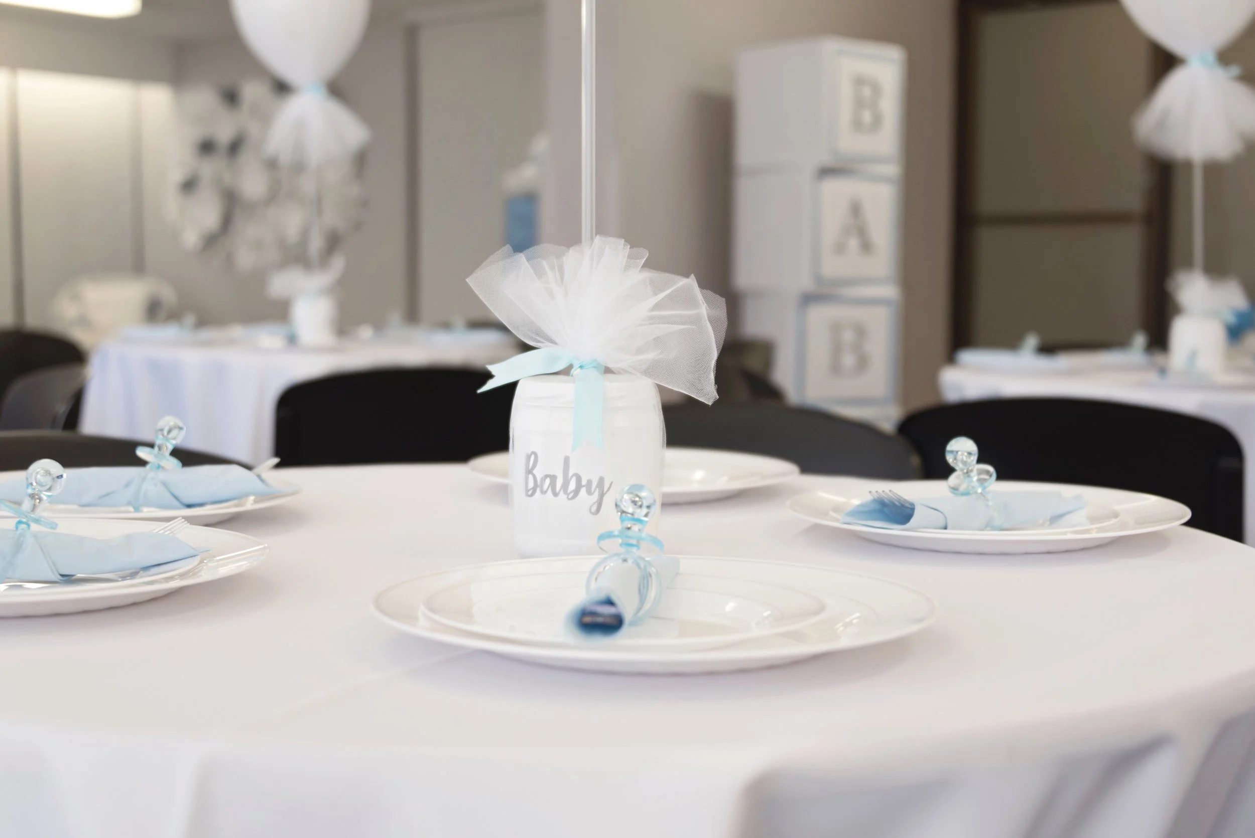 Balloon and Tulle Centrepiece.jpg