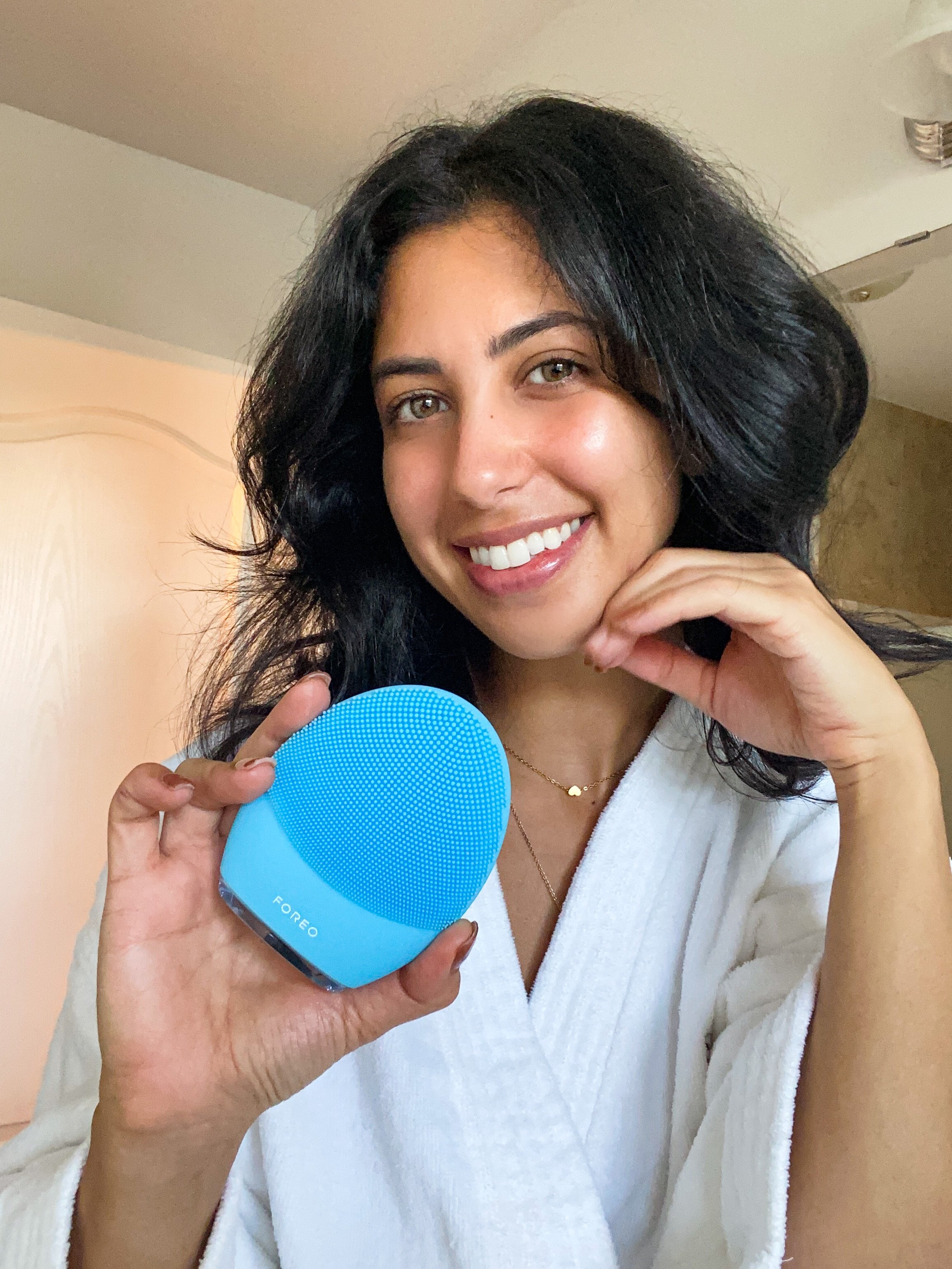 The Best Facial Cleansing Brush / FOREO LUNA 