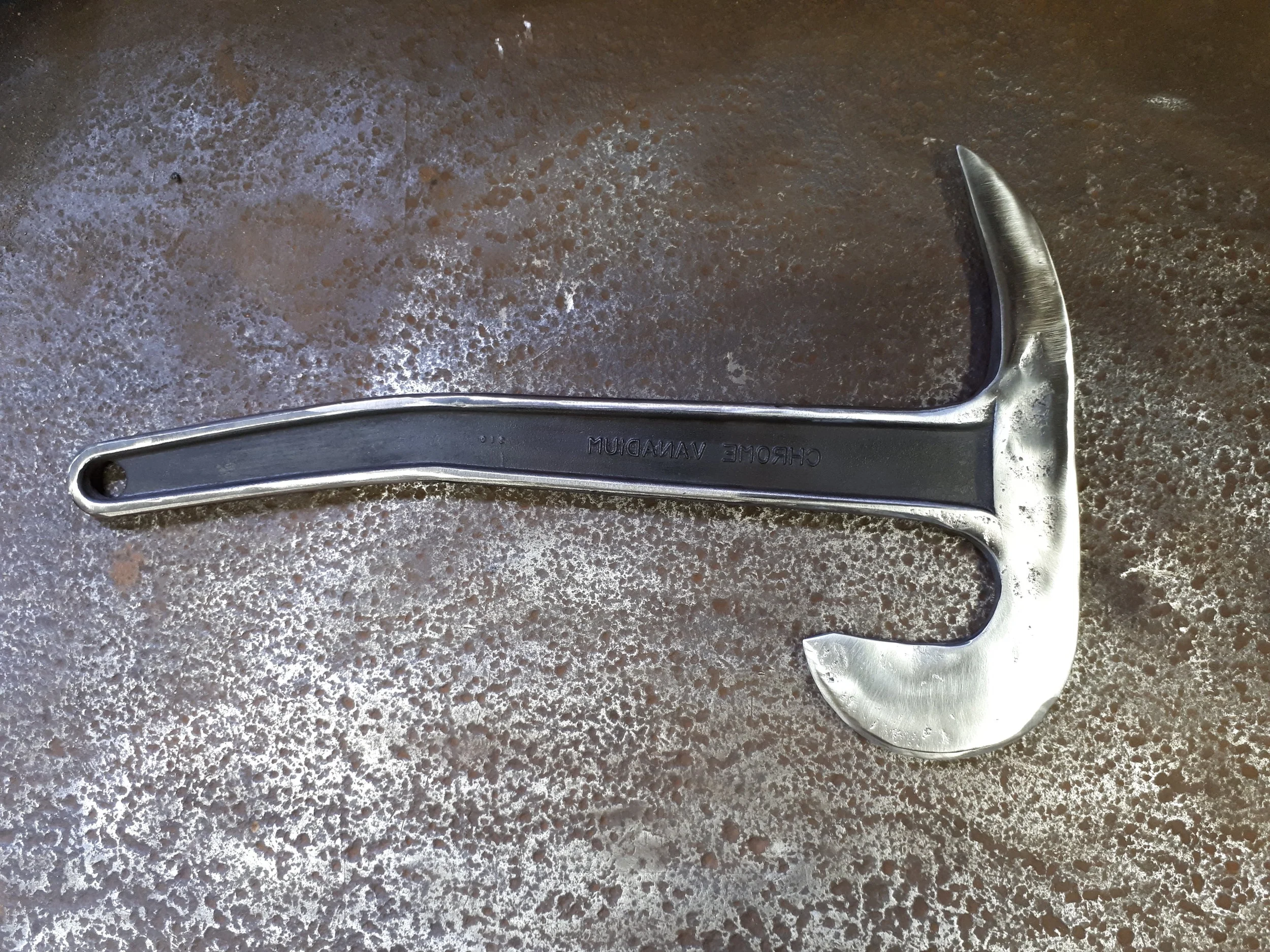 A Curvy Spikey Wraxe!
