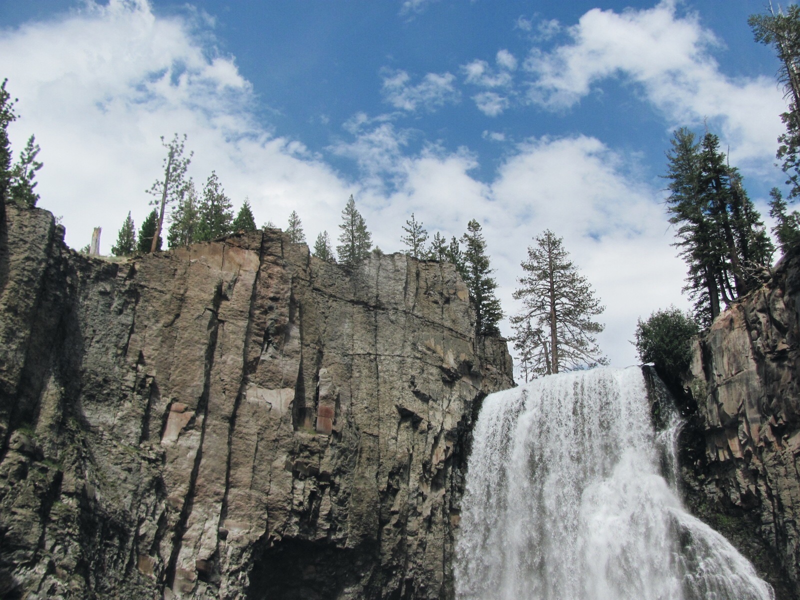 Rainbow Falls, Mammoth CA