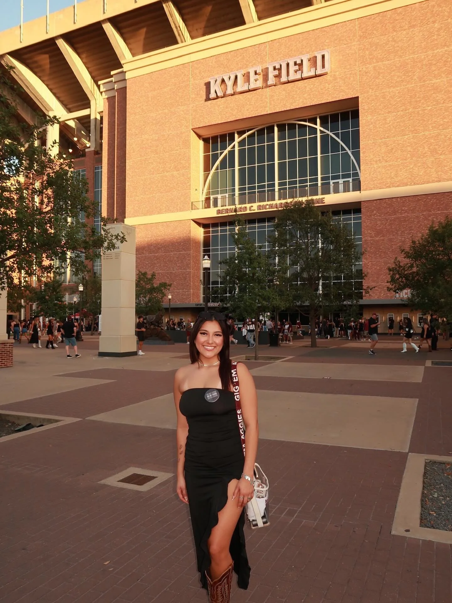 5-0 never looked so good! Leias loves @aggiefootball 🖤🏈