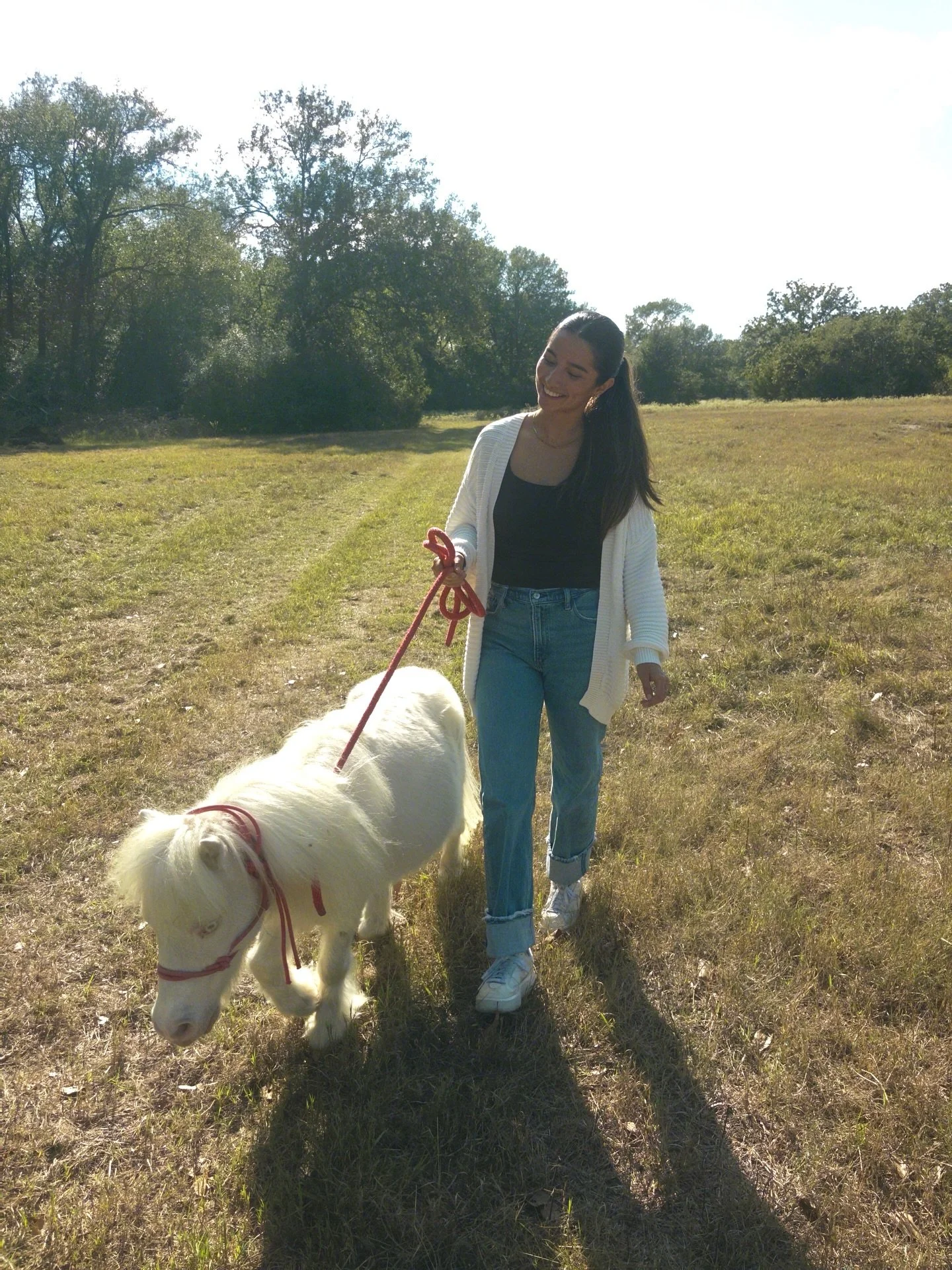 Leias loves a little farm therapy! 🐮🐴💕

We had so much fun this past weekend volunteering @whistlestopacres and cuddling with the adorable animals there!💗🐐🌾

#farmanimals #whistlestopacres #leias #womensorg
