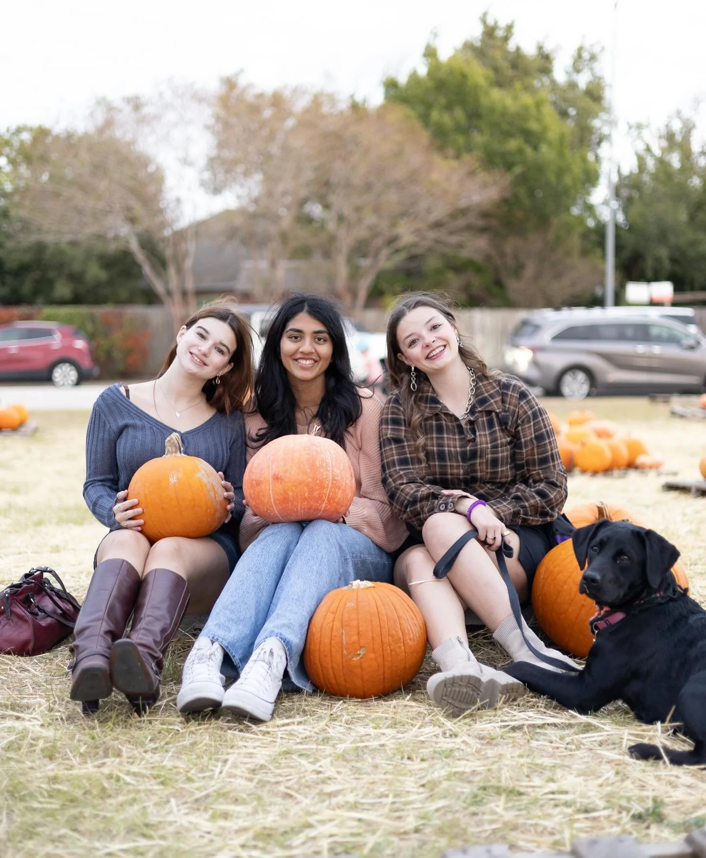 Grateful for every moment this sisterhood has given us! 🤎✨

Wishing everyone the happiest &amp; safest Thanksgiving break! 🦃
Love, Leias