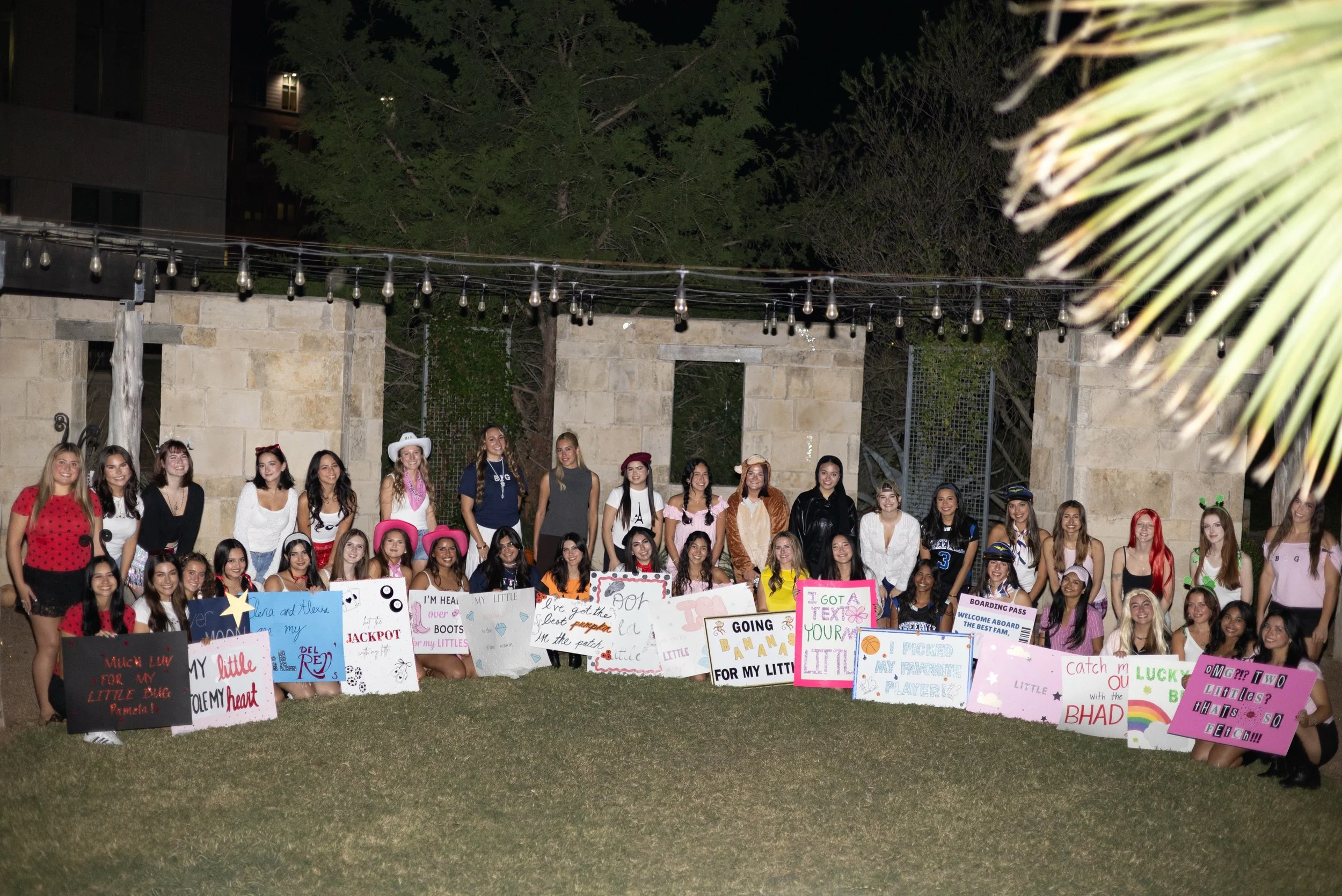Leias fams just got BIGGER!!🧑&zwj;🧒&zwj;🧒👩🏻&zwj;🐰&zwj;👩🏼💖
So big that we had to make 2 posts for Big/Little Fall &lsquo;26!
Littles we are so excited to have you!!🫶🏻

#biglittle #biglittlereveal #tamuleias #sisterhood #tamu