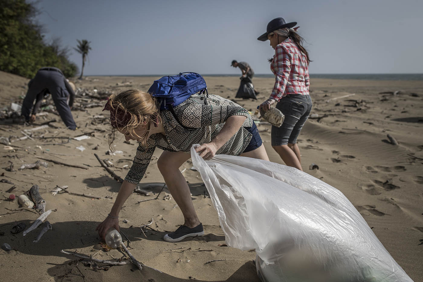 beach clean-up el toro 4-17 (3).jpg