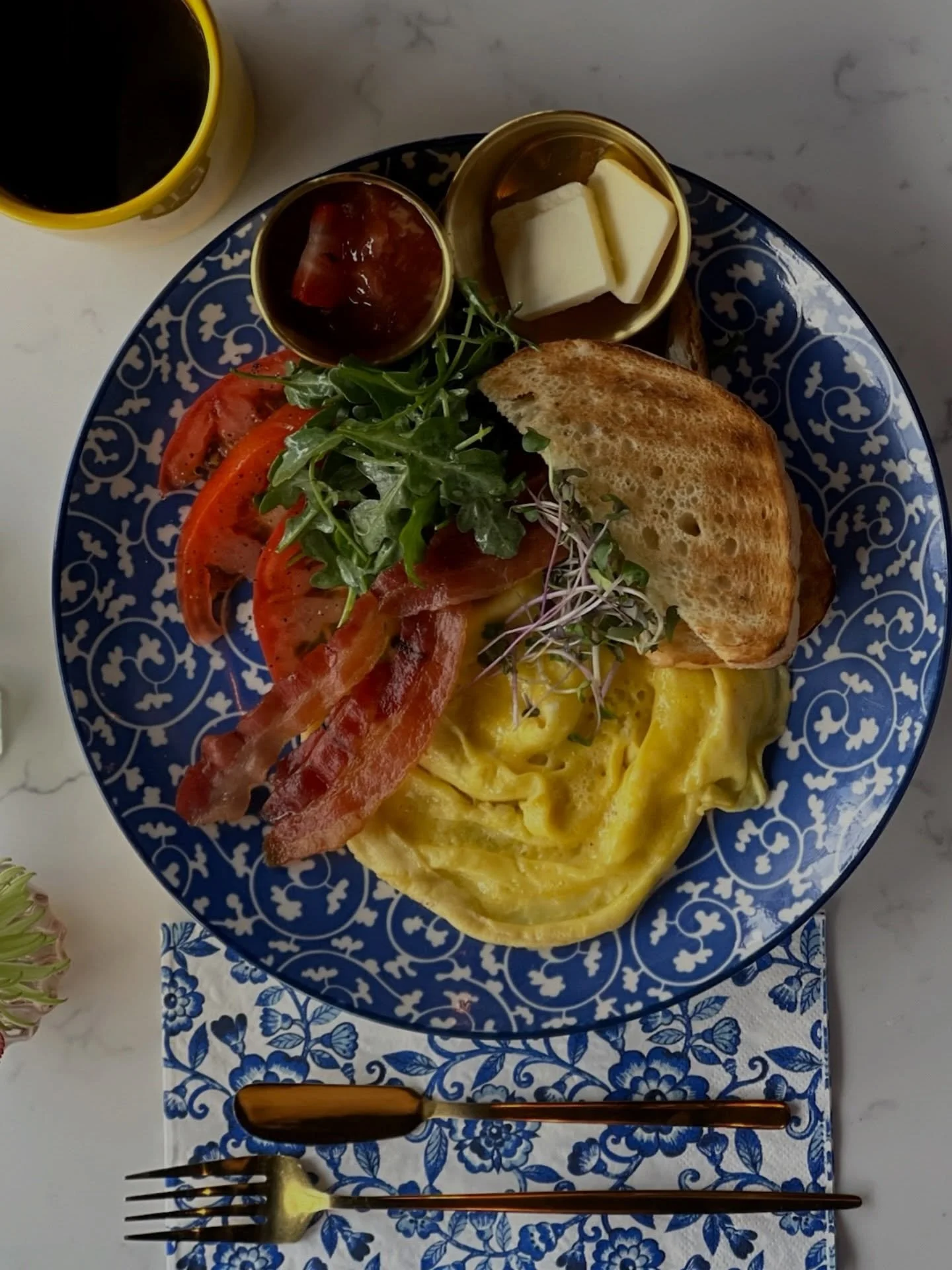It&rsquo;s a classic for a reason. Enjoy Kiki&rsquo;s Classic brunch plate every Saturday and Sunday 9am-5pm🐾🥓✨
#sanantoniofoodies #sanantoniobrunch #dogfriendlyrestaurant #dogfriendlysa #brunchislife